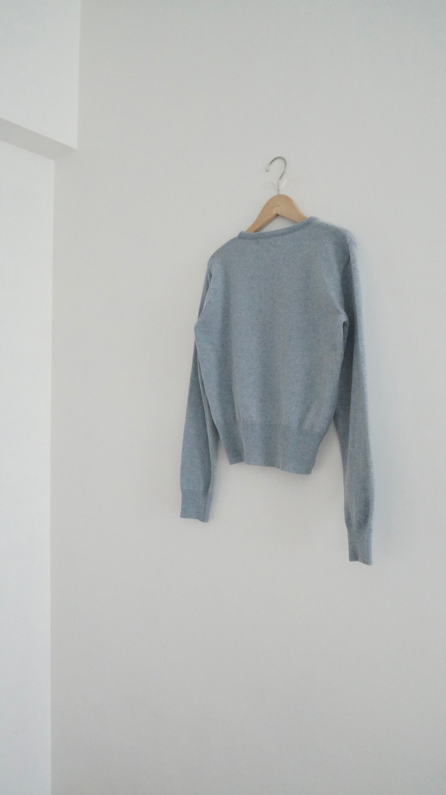 classic cashmere knit top in baby-blue (must have) (pre-order)