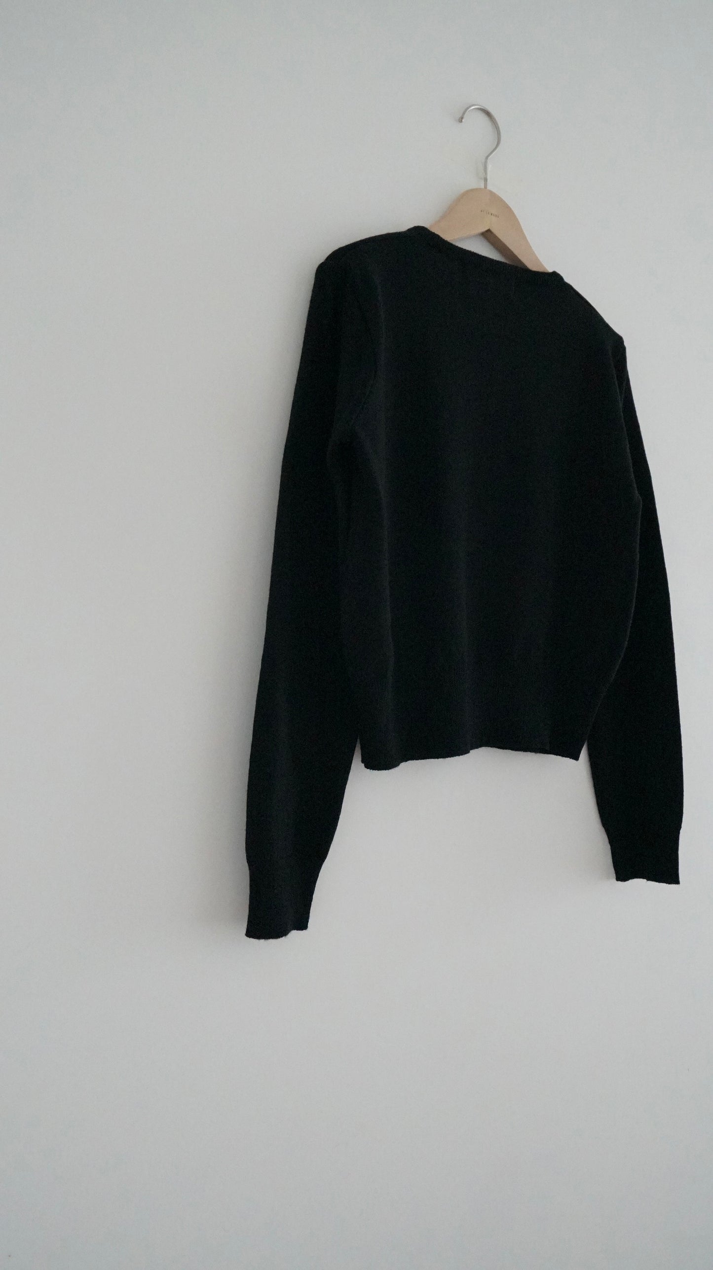 classic cashmere knit top in black (must have) (pre-order)