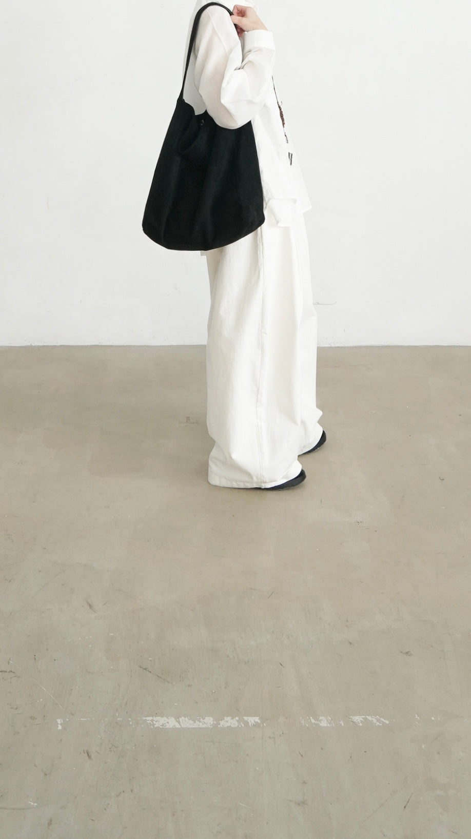 cocoon pleat trousers in white (pre-order)