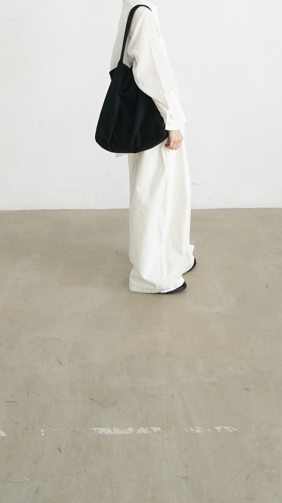 cocoon pleat trousers in white (pre-order)