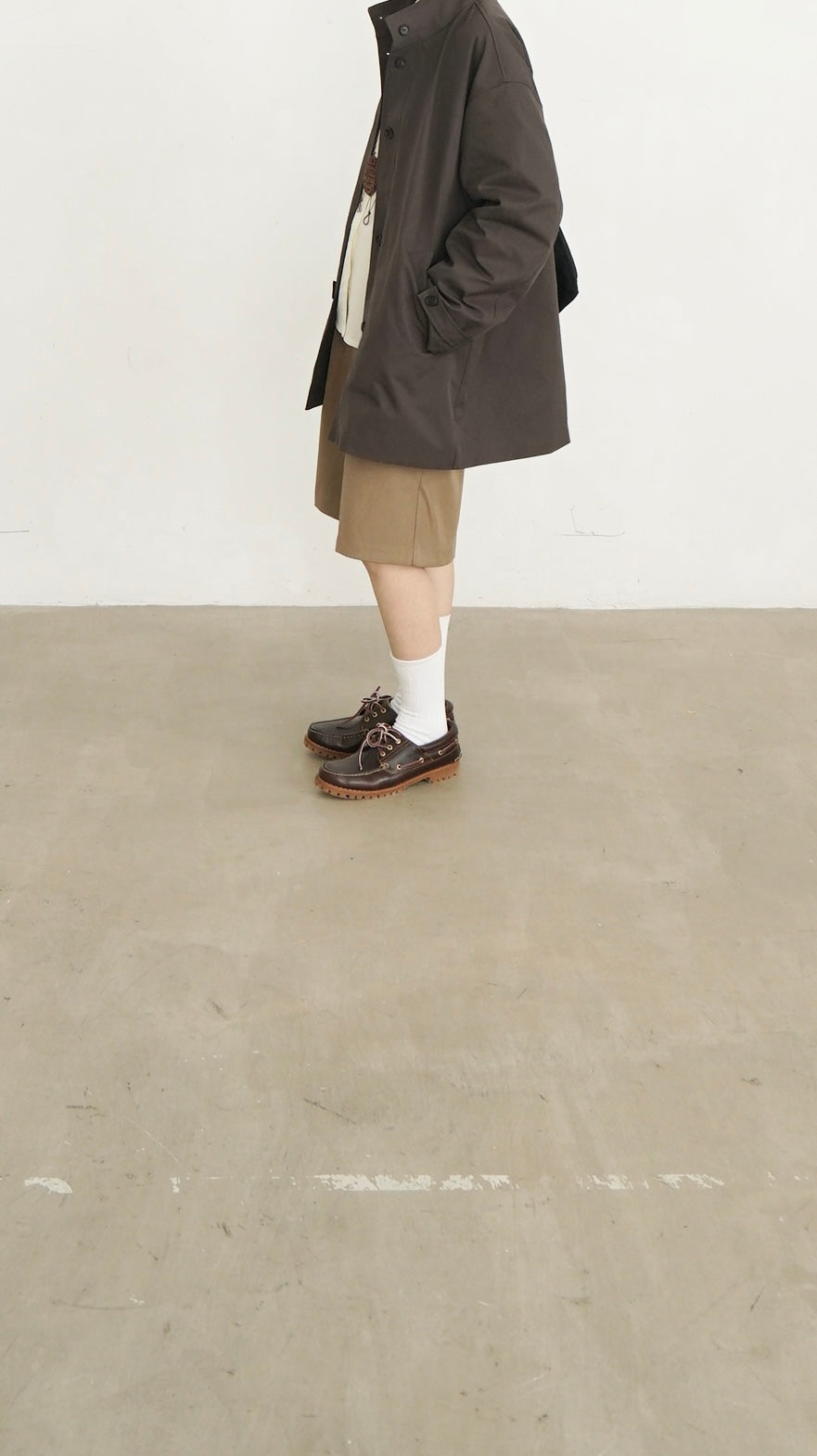 minimalist sharp pocket suit shorts in khaki (pre-order)