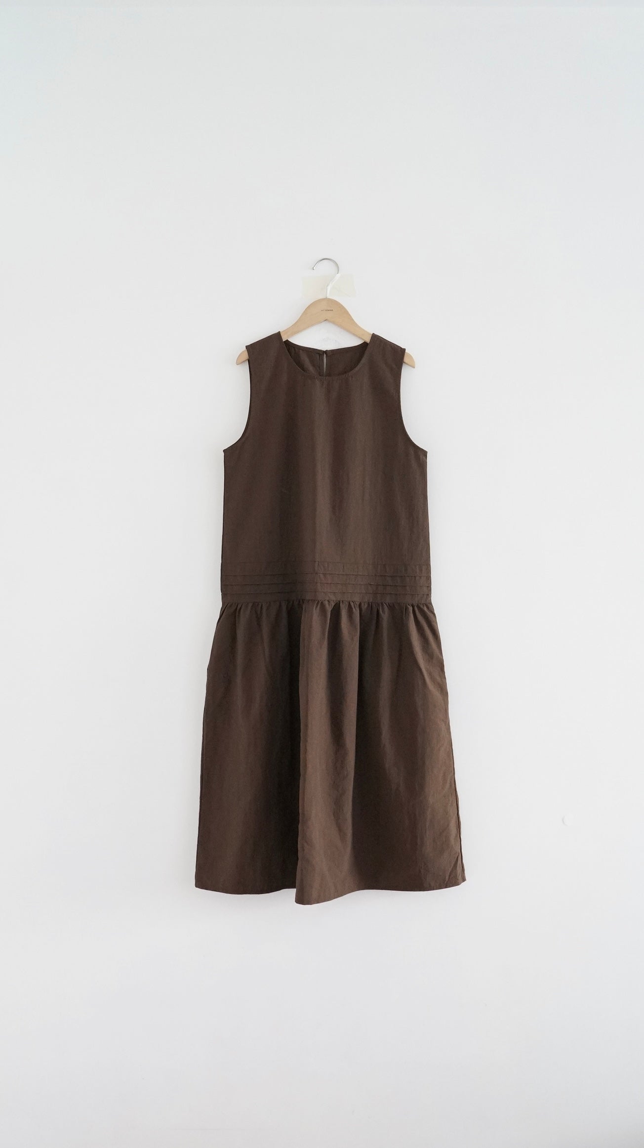 pleatlow dress in brown ( pre-order )