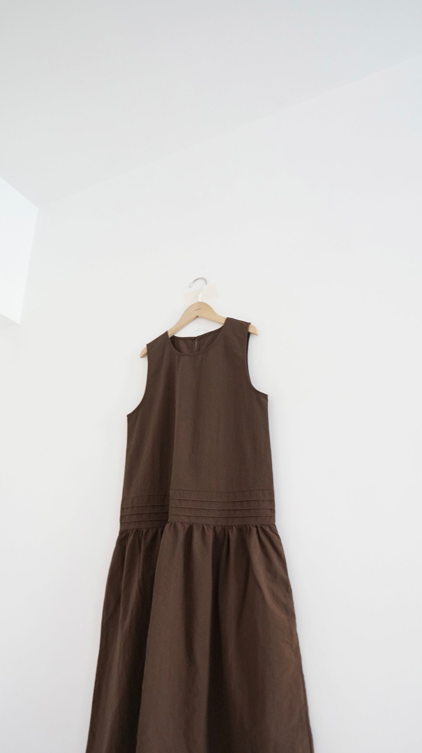 pleatlow dress in brown ( pre-order )