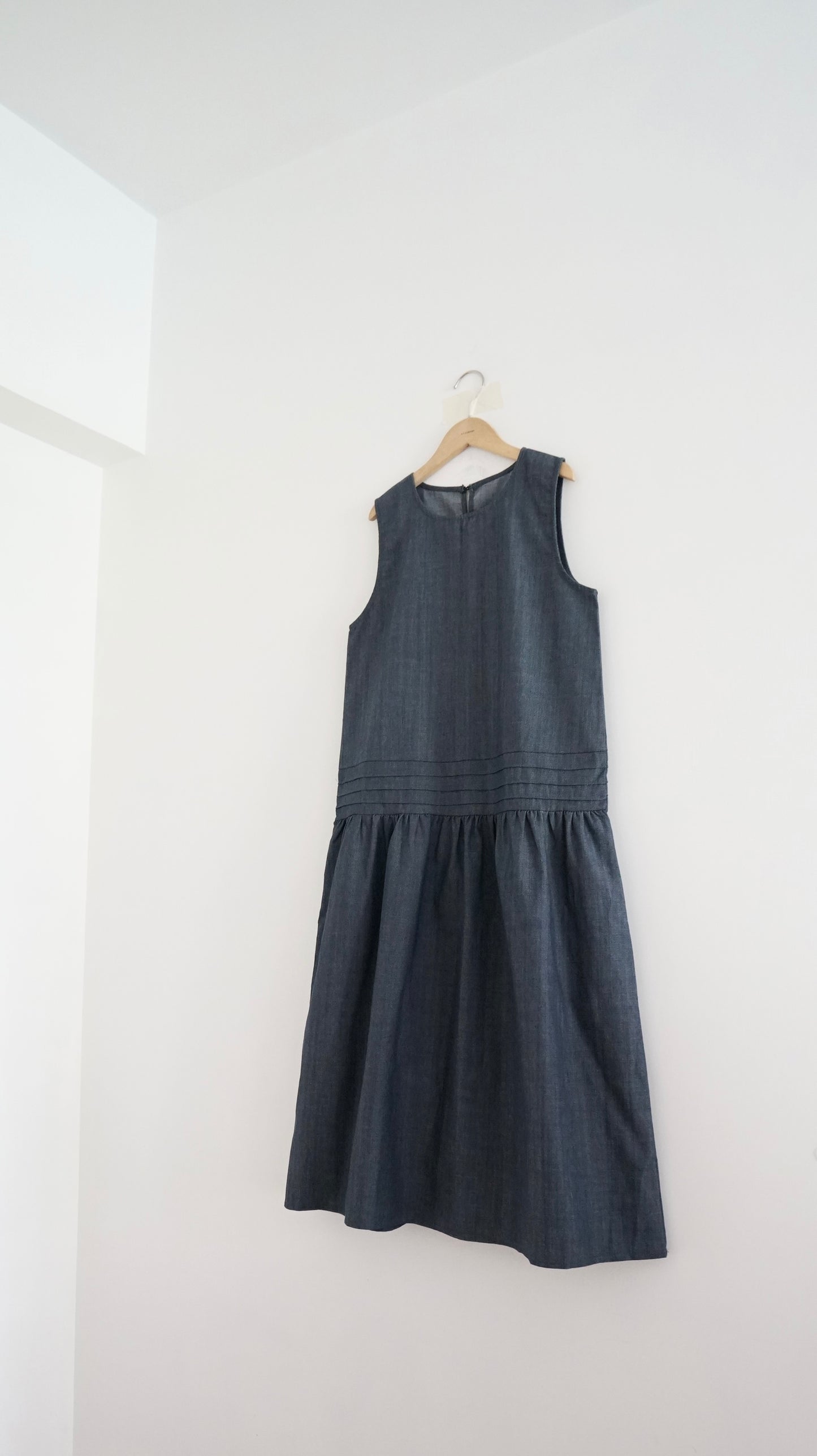 pleatlow dress in denim ( pre-order )