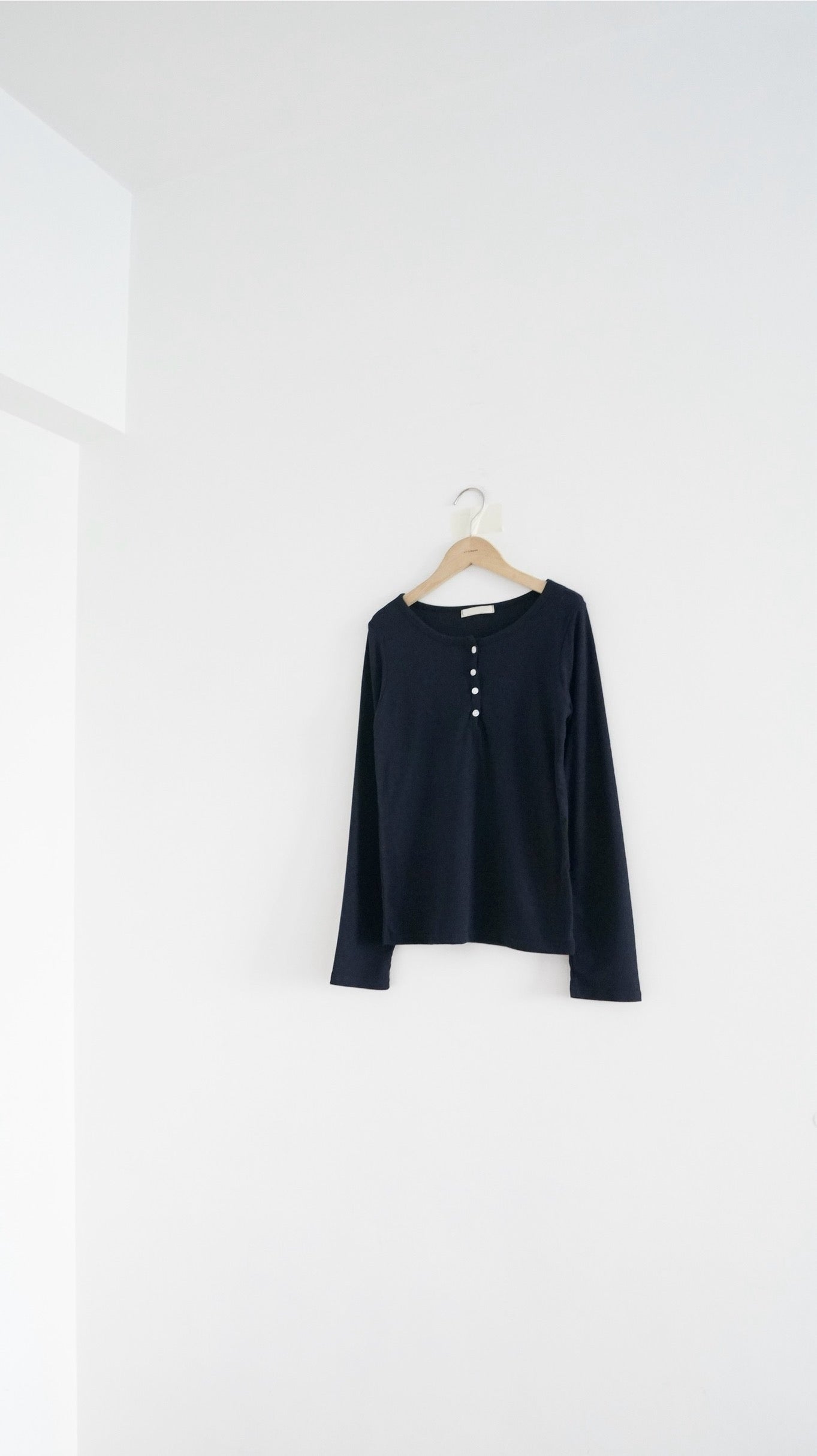 noa sheer basic tee in navy
