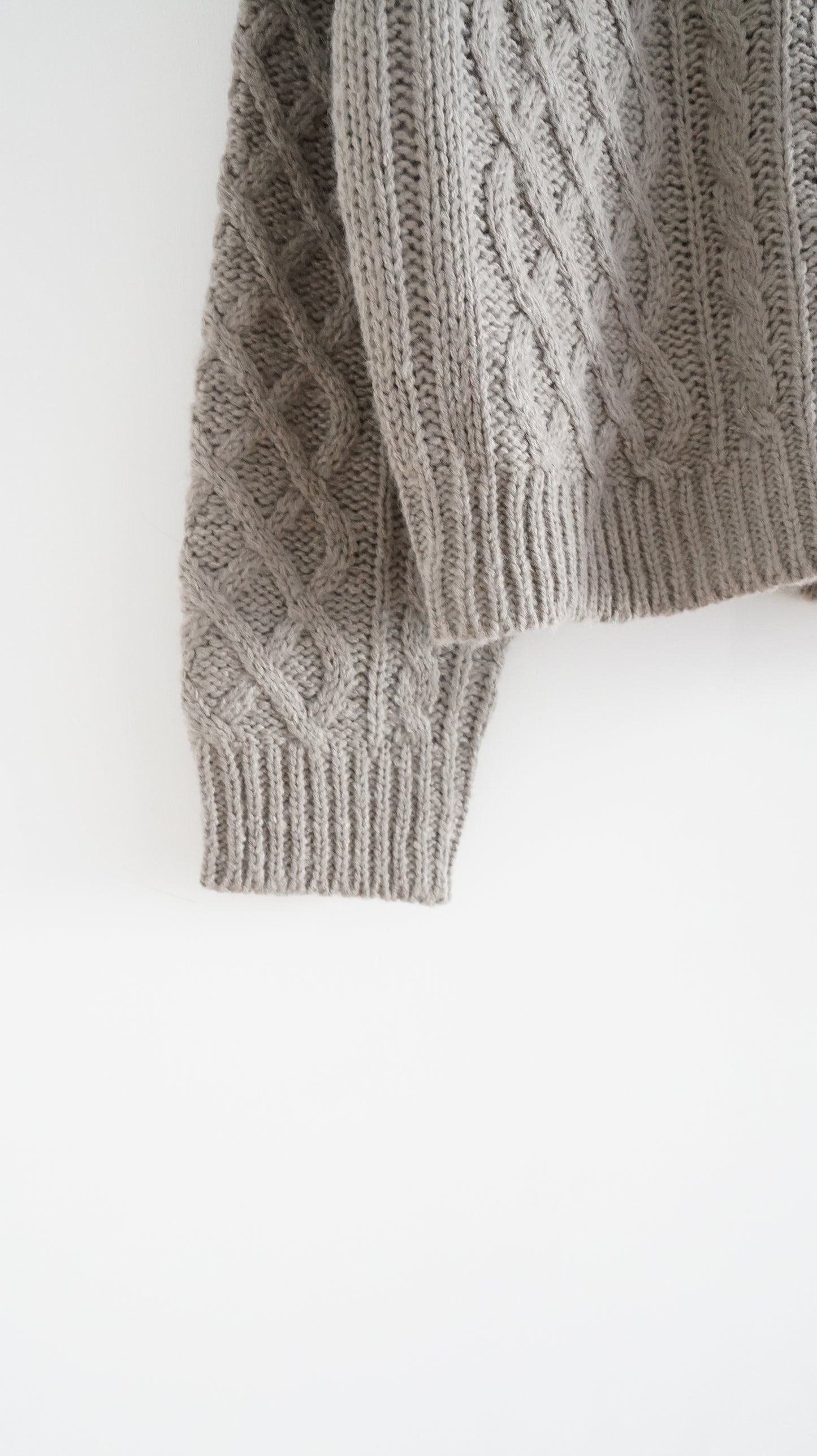 argyle texture sweater in grey (pre-order)