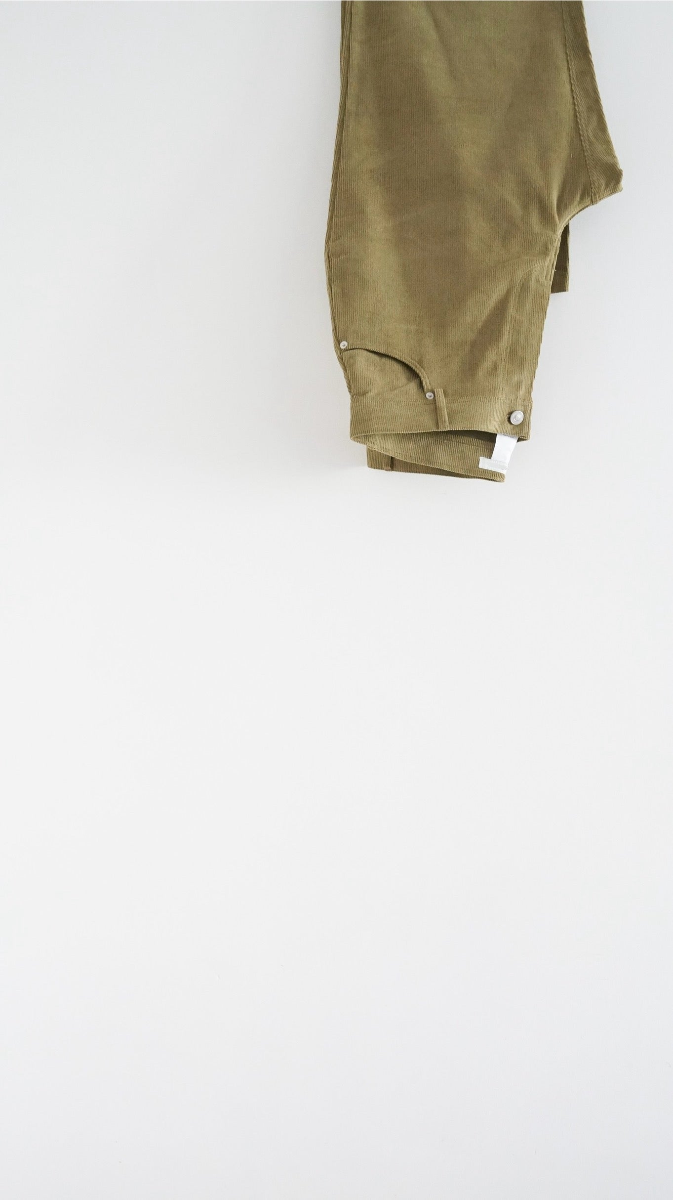 tess fine corduroy trousers in kronbergs green
