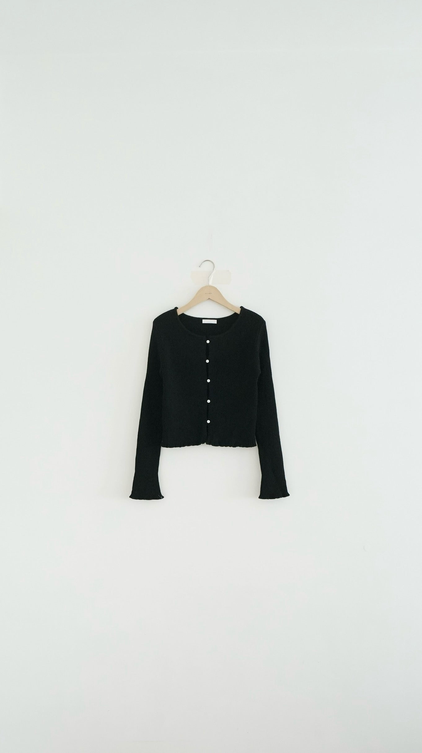 the elodie ruffle cardigan in black