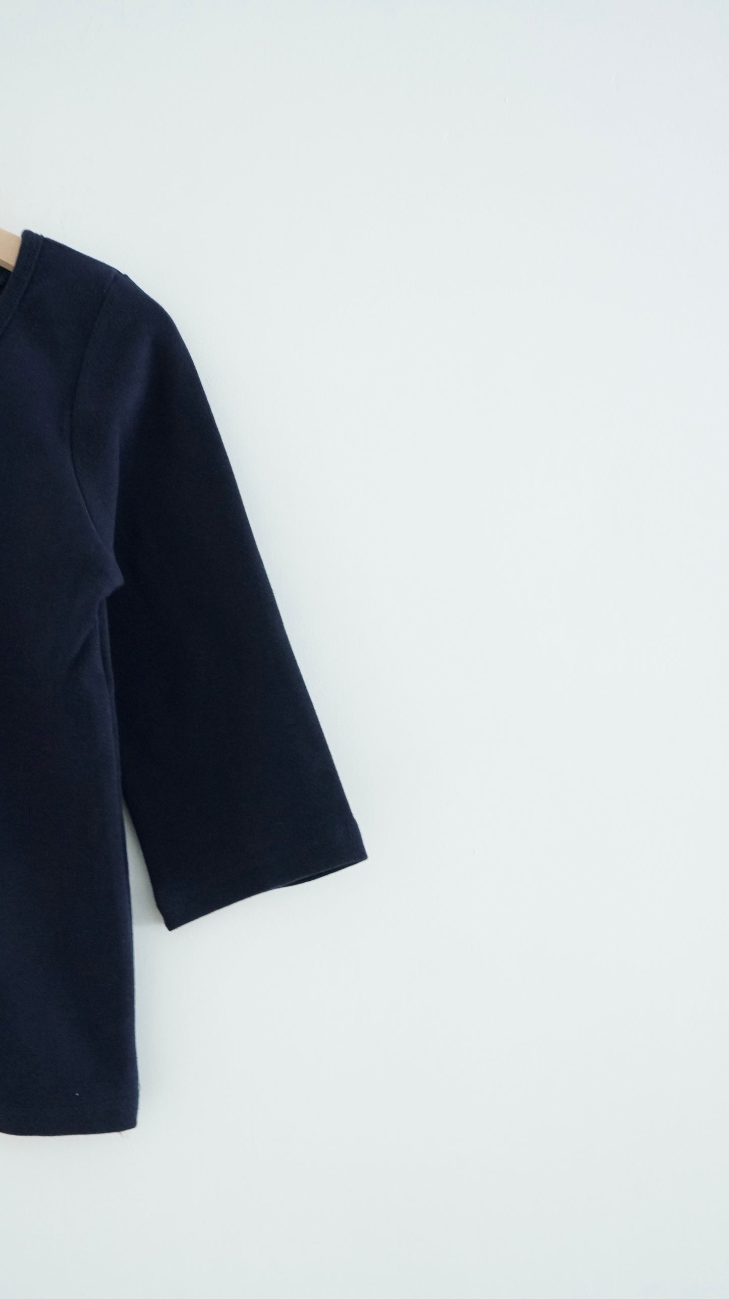 the kaia clean tee in navy (pre-order)