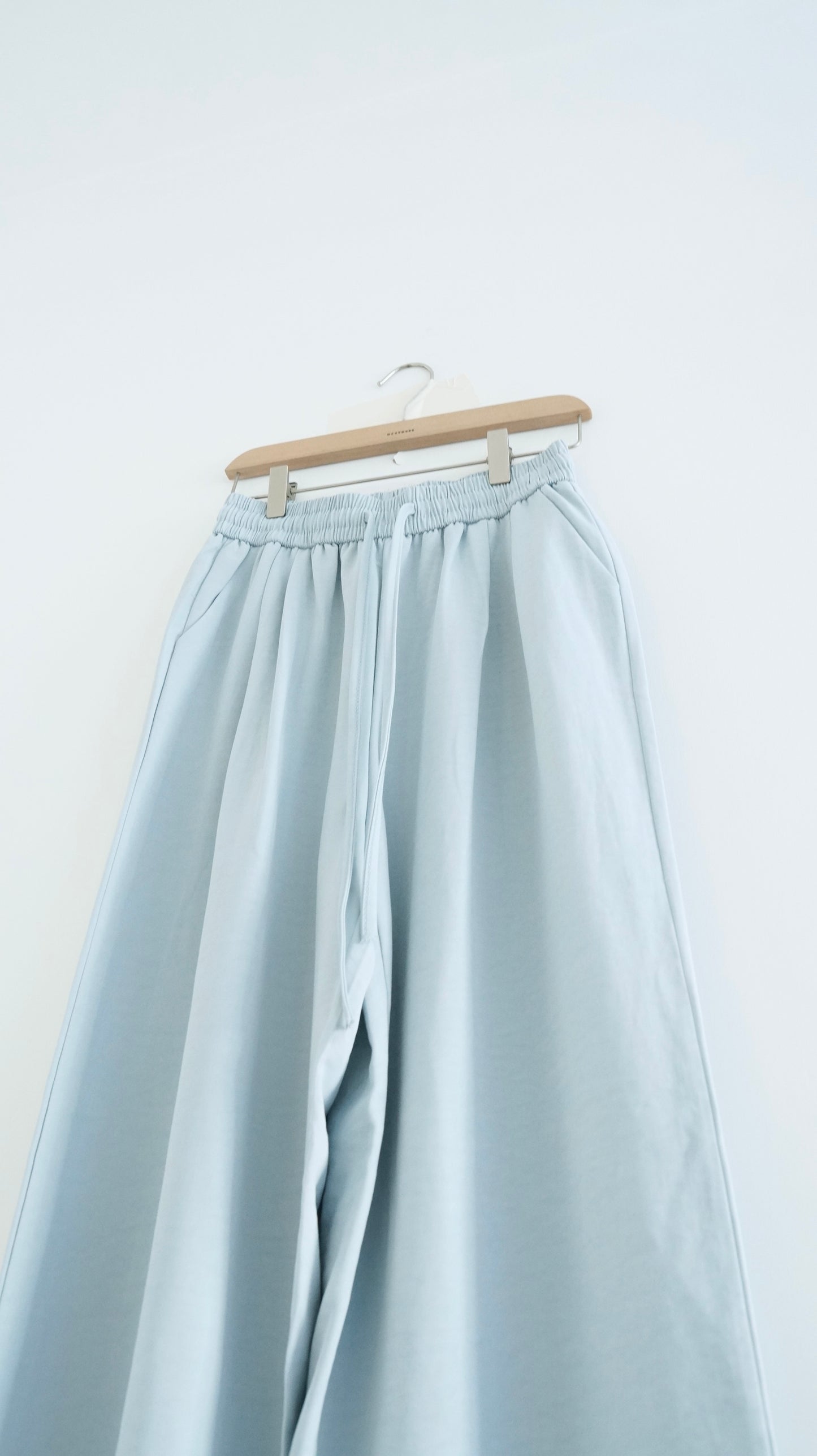 mochi color easy pants in sora (pre-order)