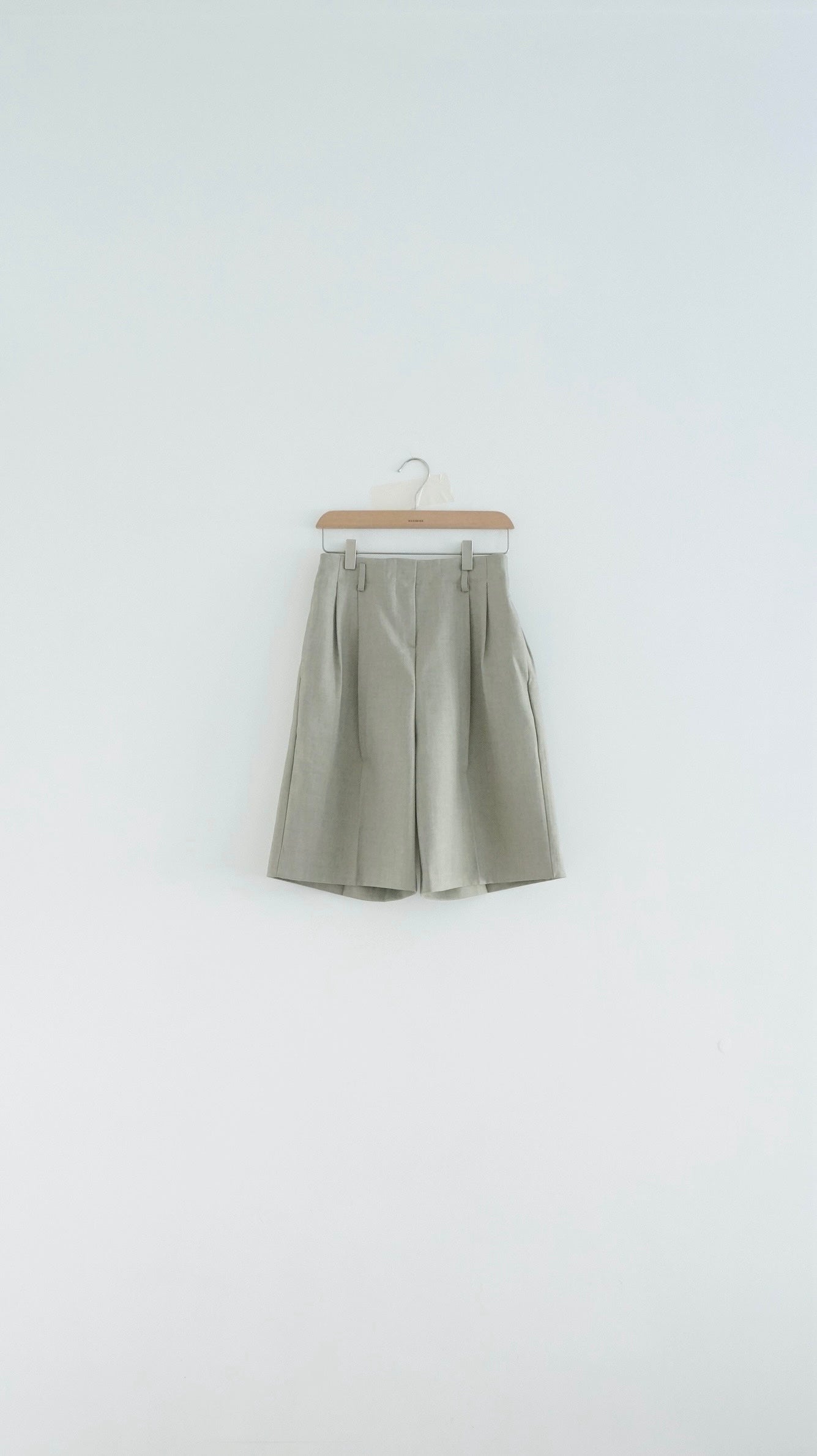 victoria tailored shorts in khaki (pre-order)