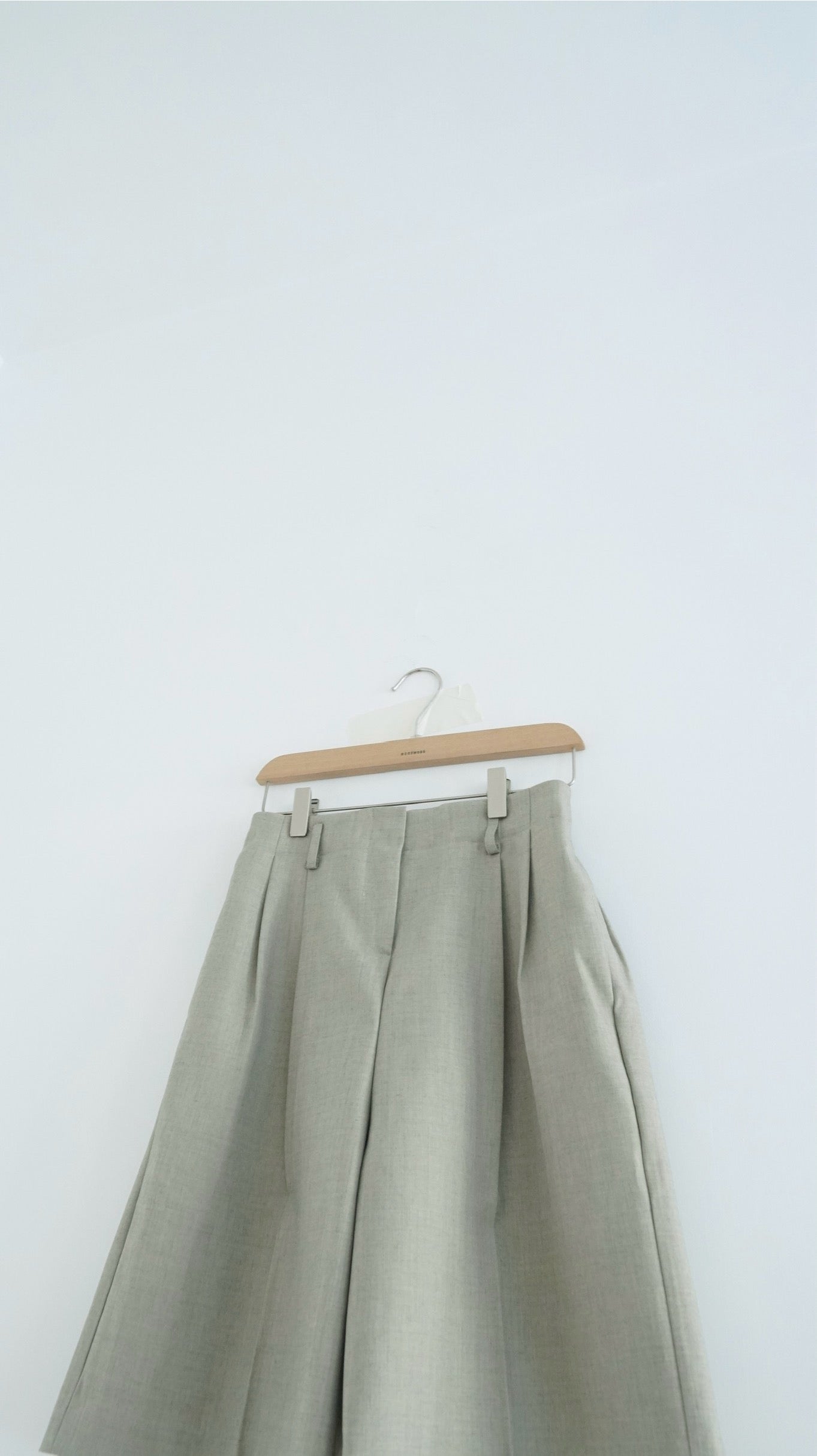 victoria tailored shorts in khaki (pre-order)