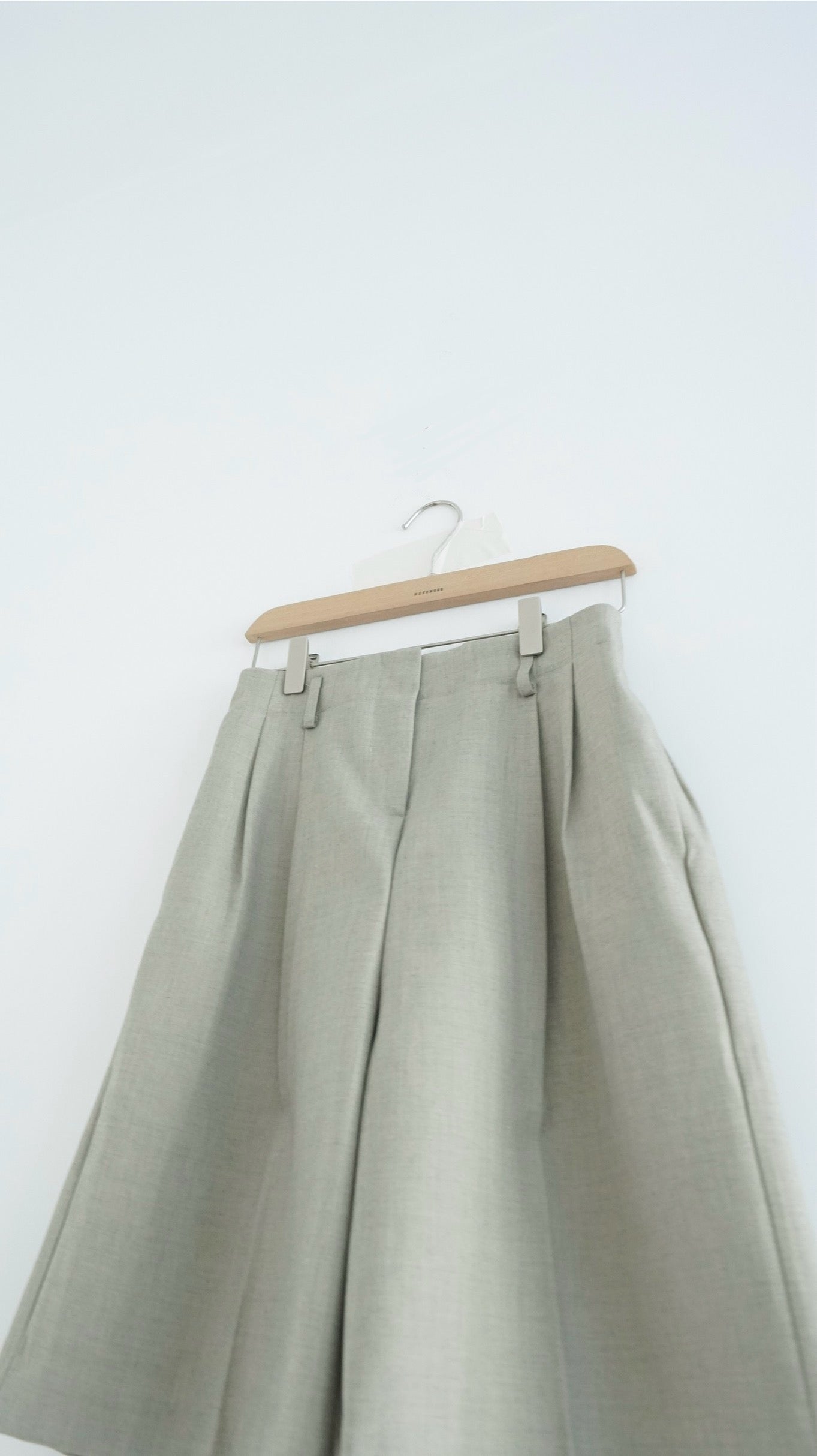 victoria tailored shorts in khaki (pre-order)