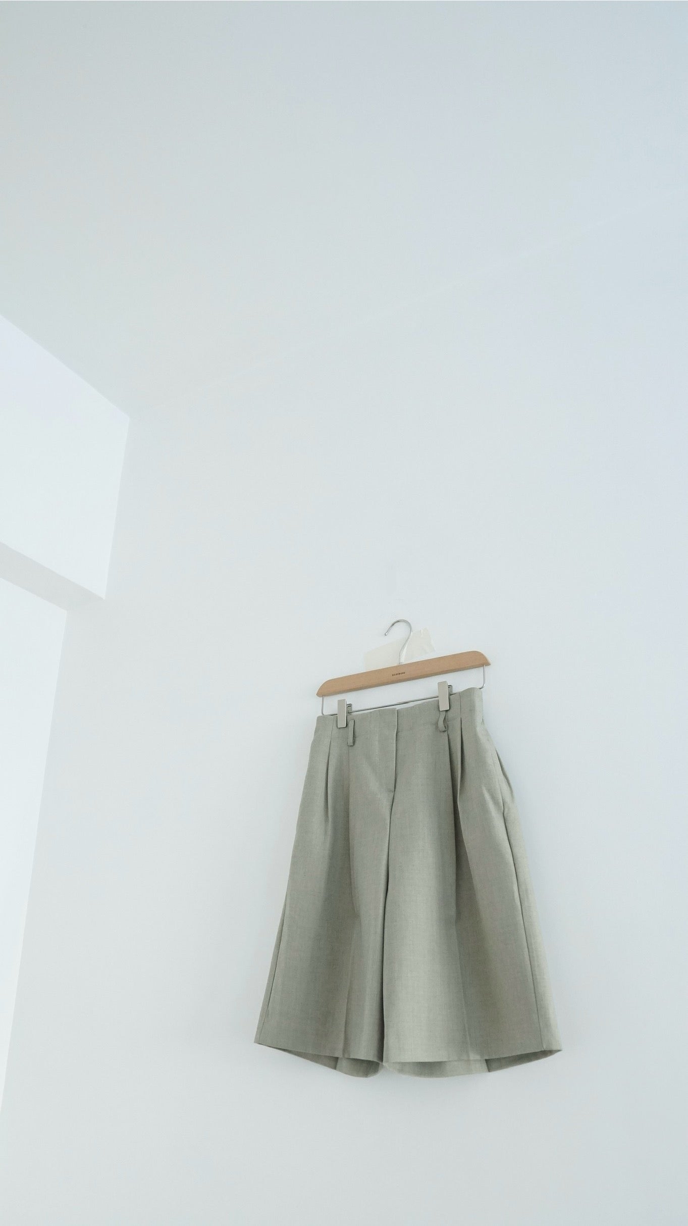 victoria tailored shorts in khaki (pre-order)