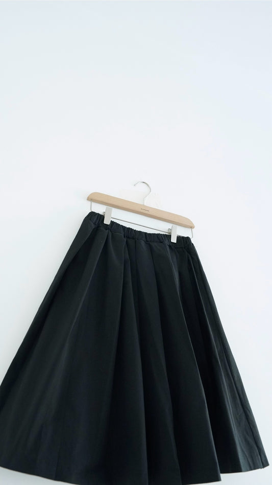 alma light midi skirt in black (pre-order)