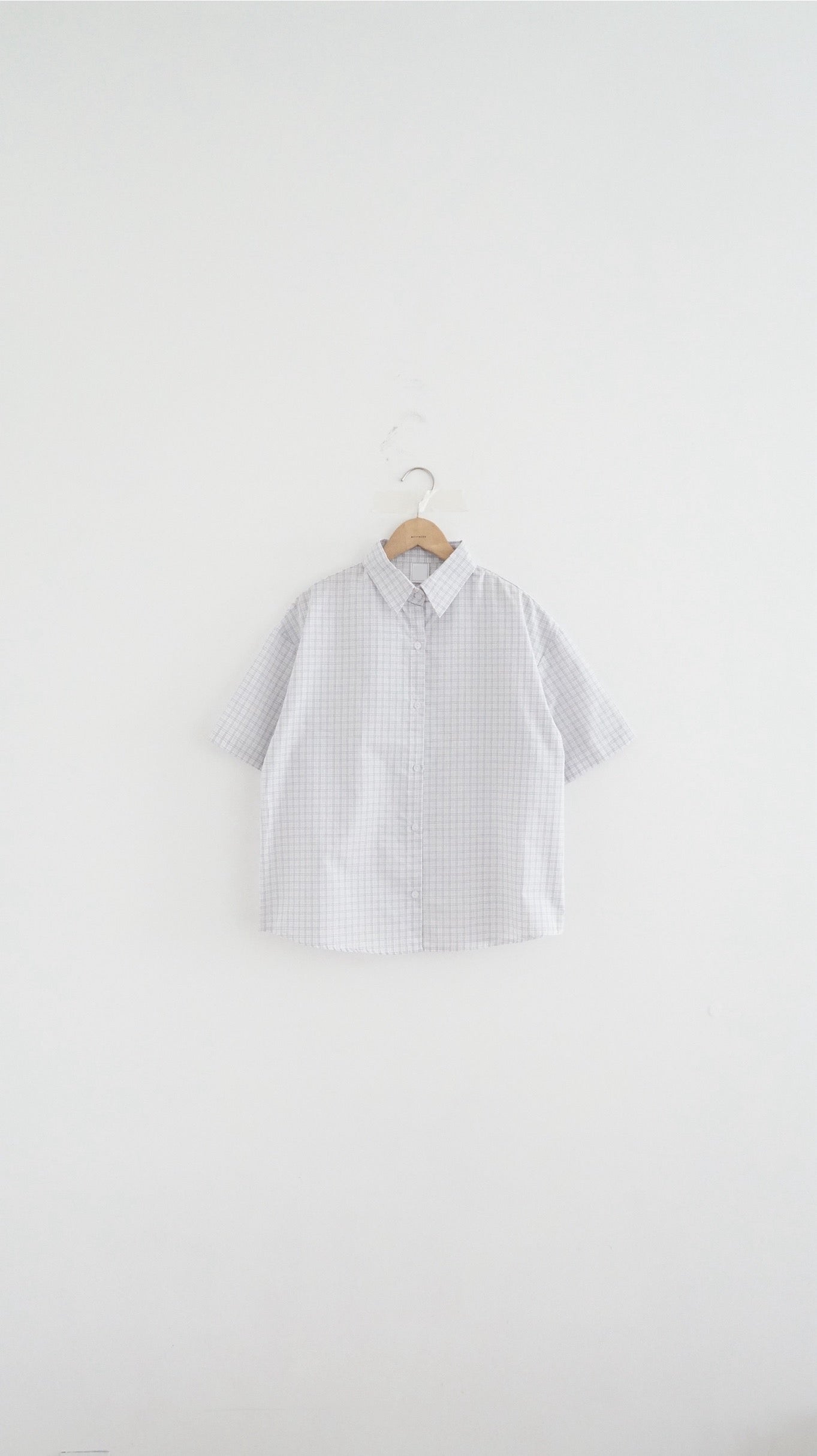 plain grid shirt in white (pre-order)