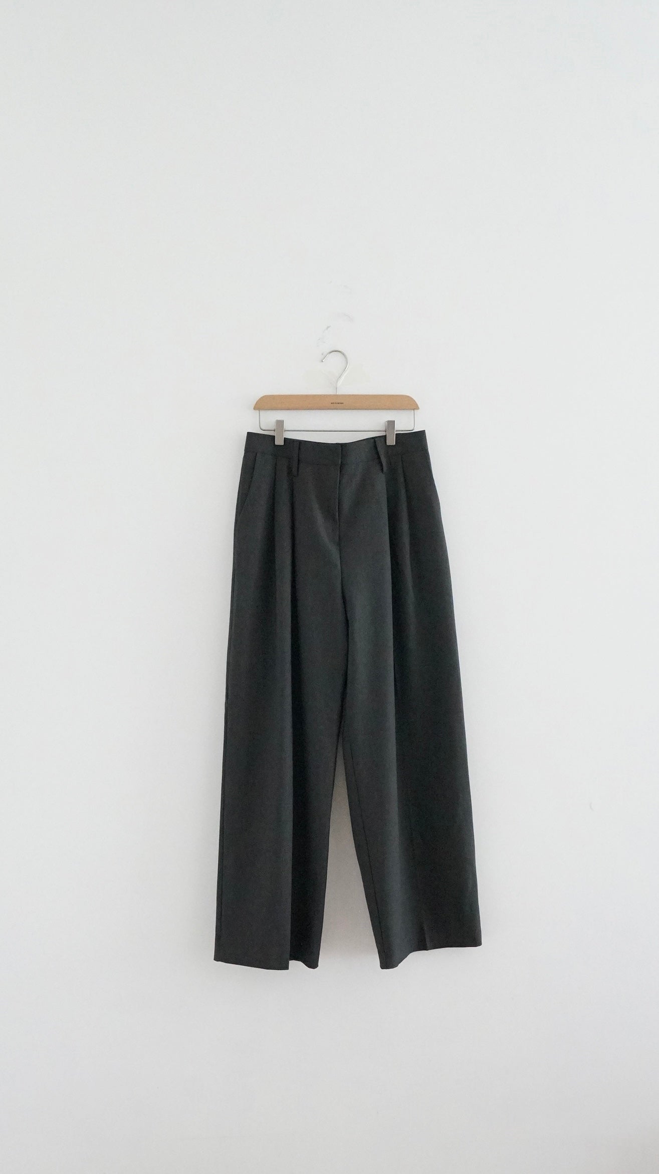 classic low-waisted wide pants in grey (pre-order)