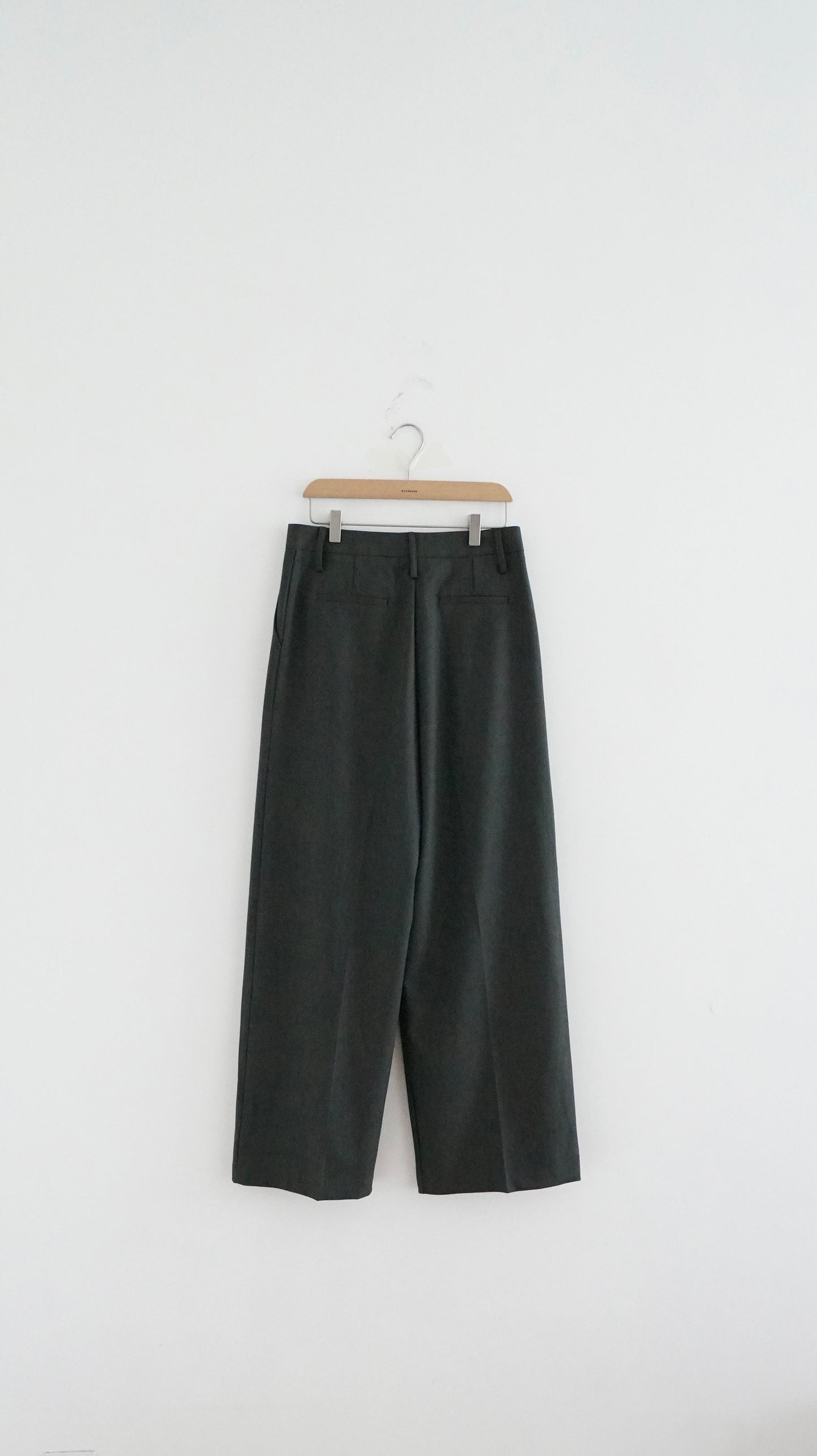 classic low-waisted wide pants in grey (pre-order)