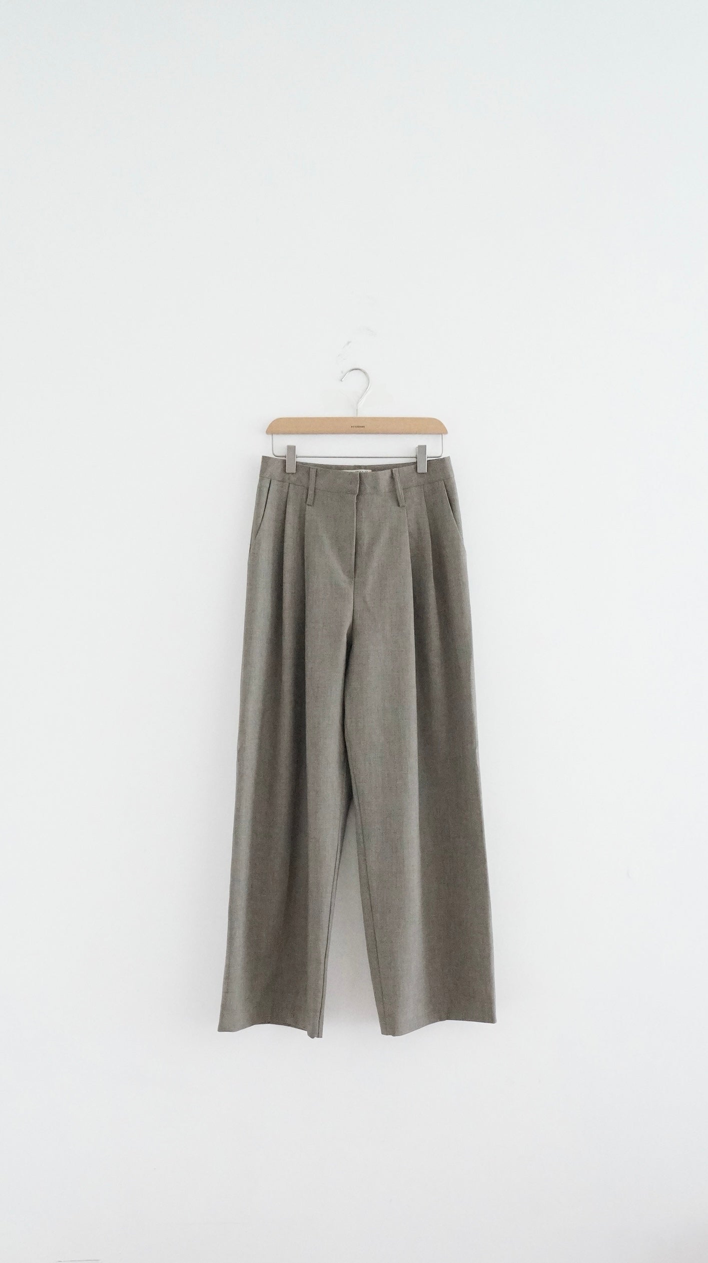 classic low-waisted wide pants in khaki (pre-order)