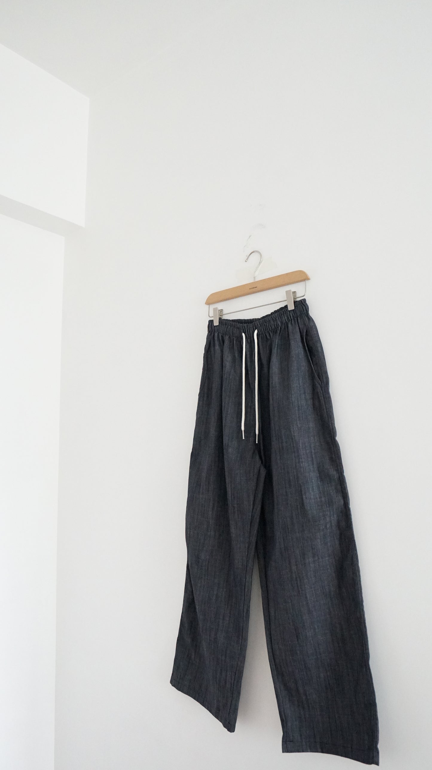 light denim pants