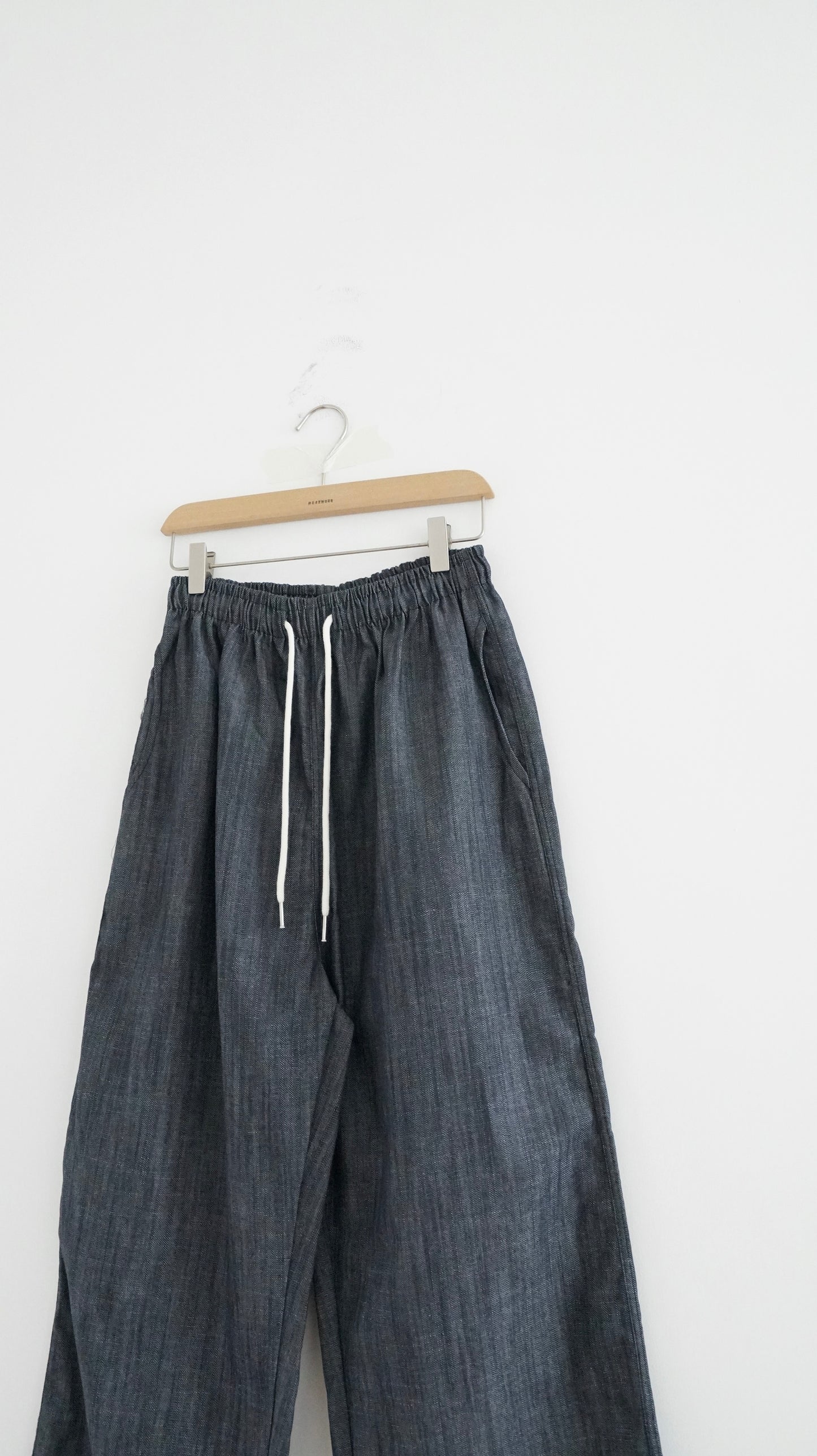 light denim pants
