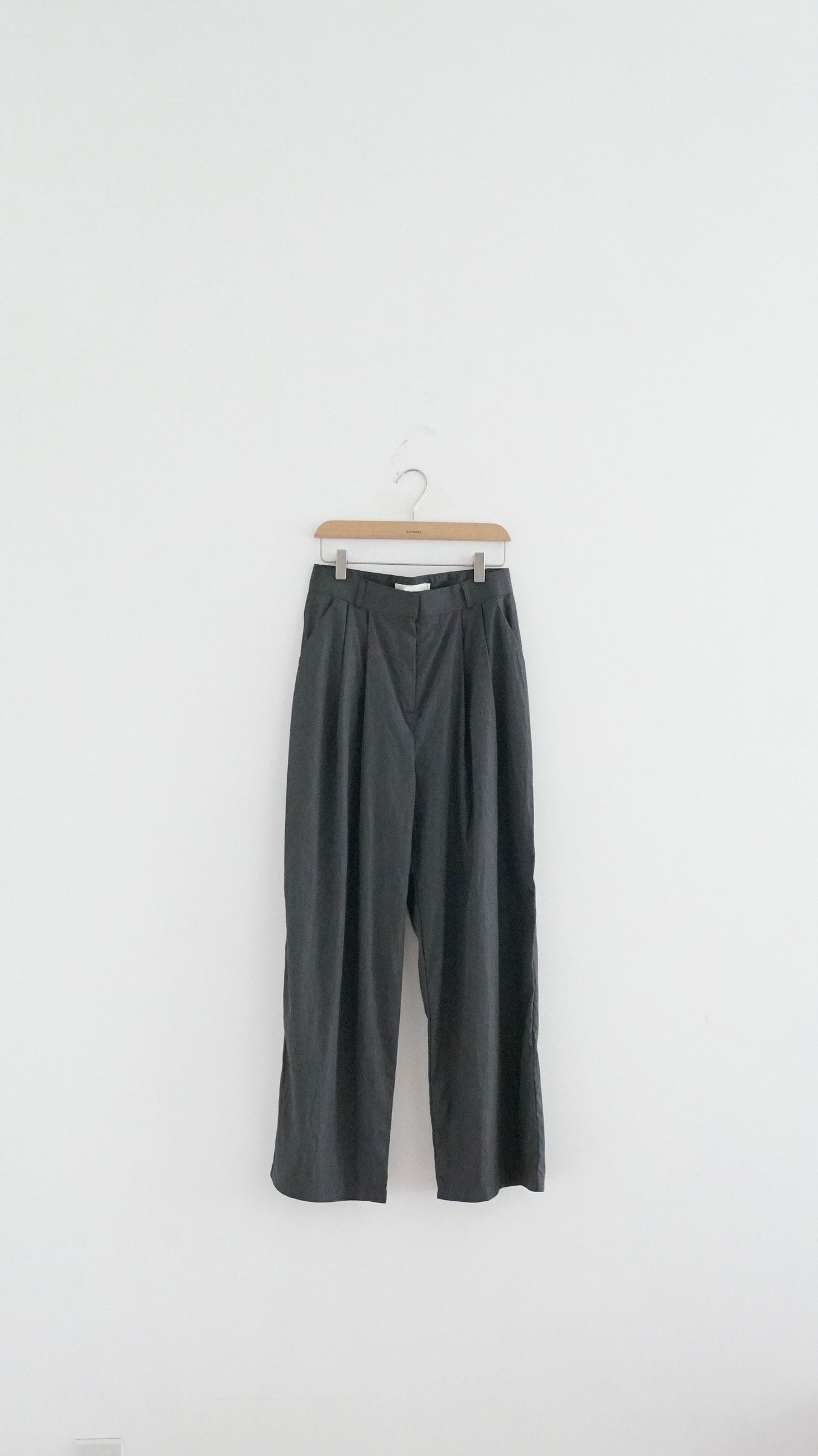 lightproof low-waist trousers in charcoal (pre-order)