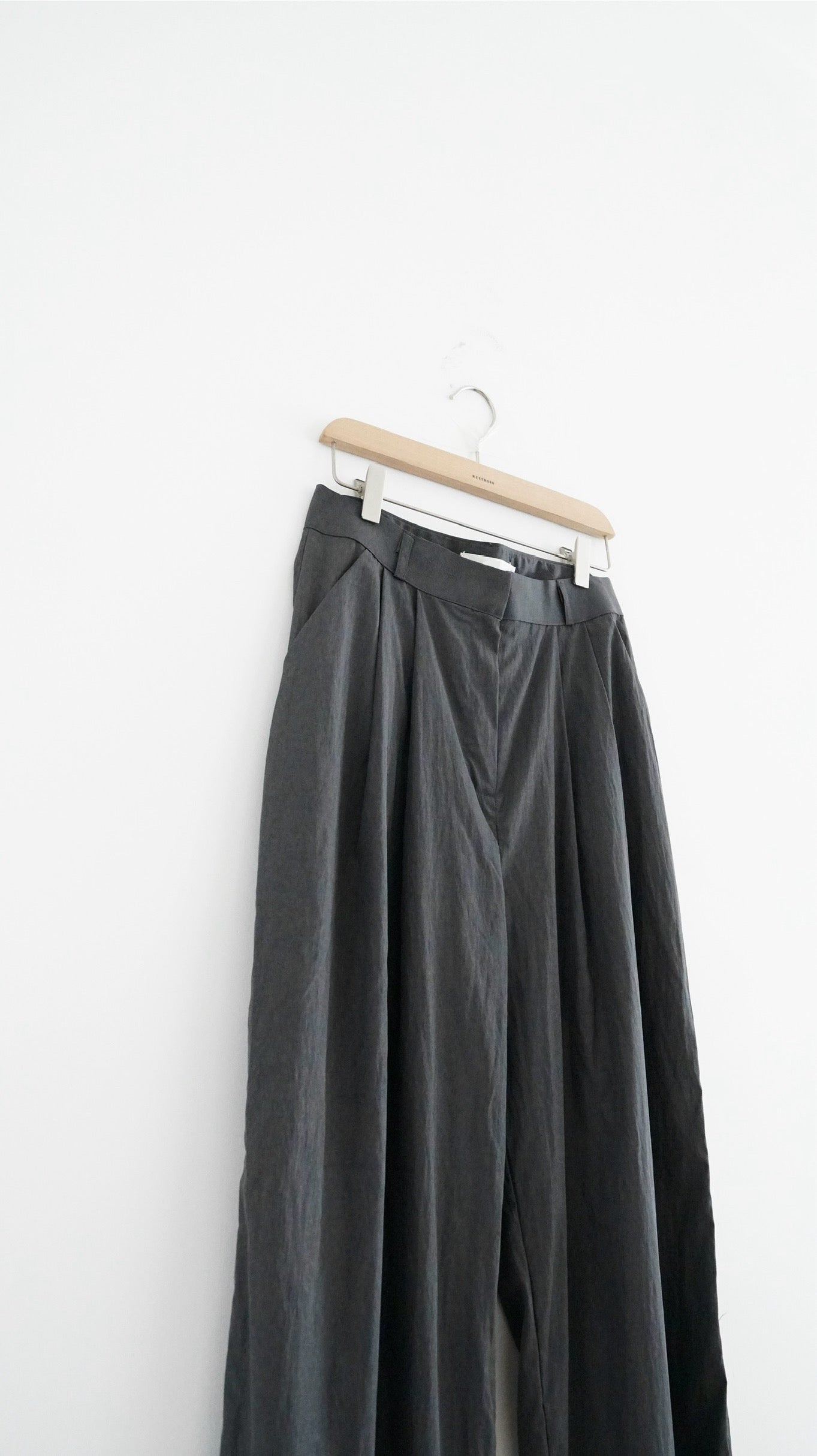 lightproof low-waist trousers in charcoal (pre-order)