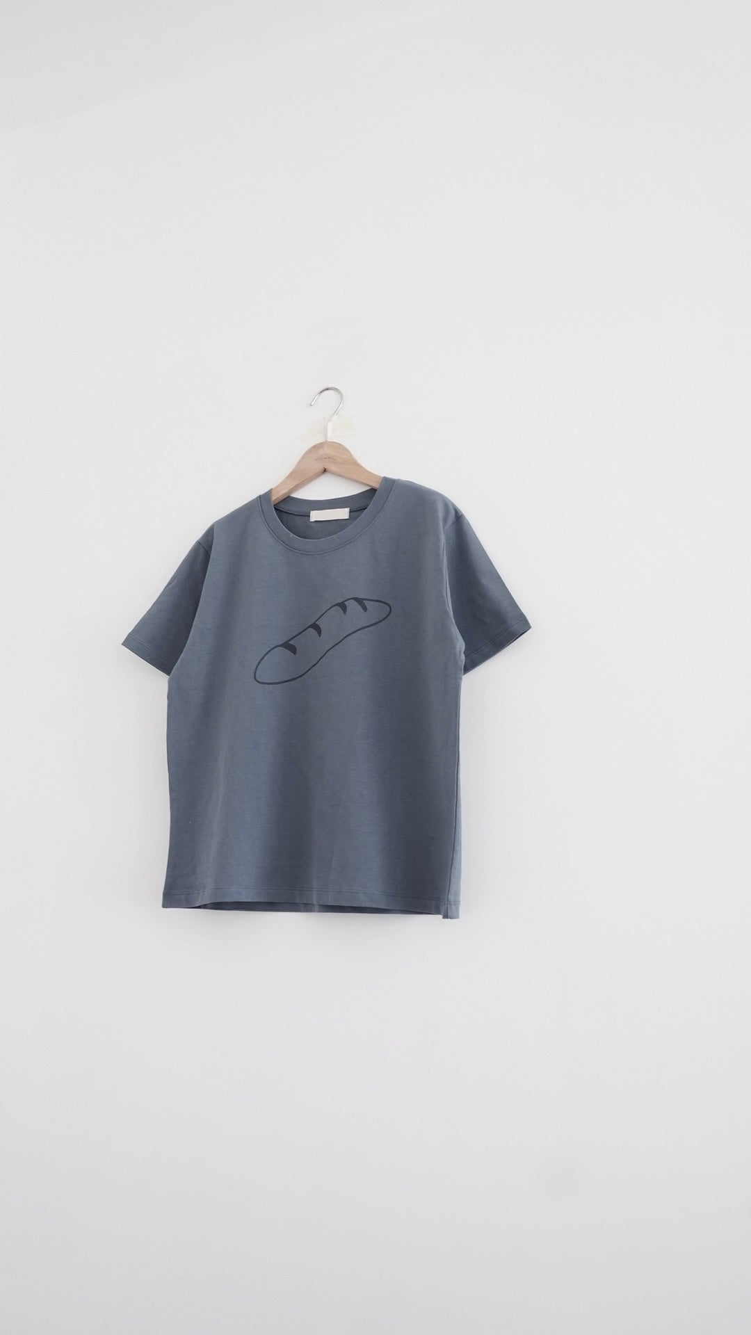 パン tee in grey blue (pre-order)
