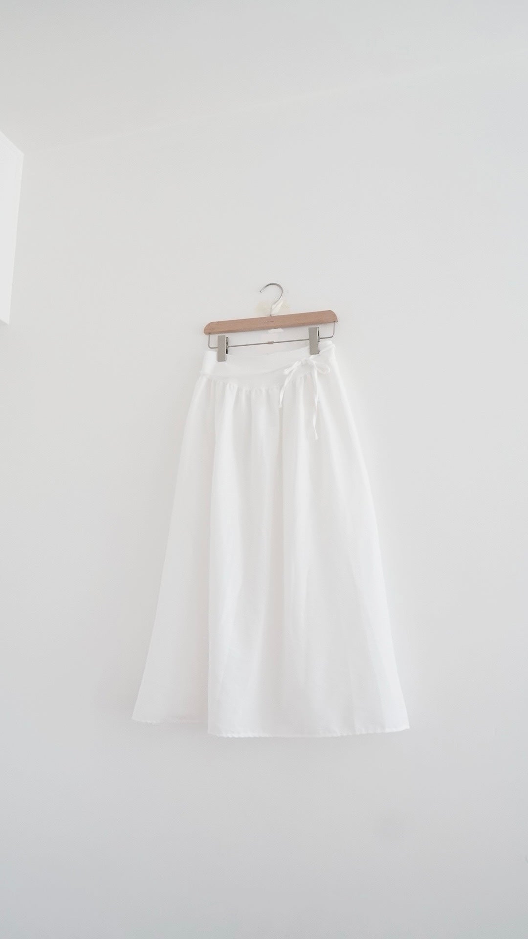 lumi gathered waist flowy maxi skirt in white (pre-order)