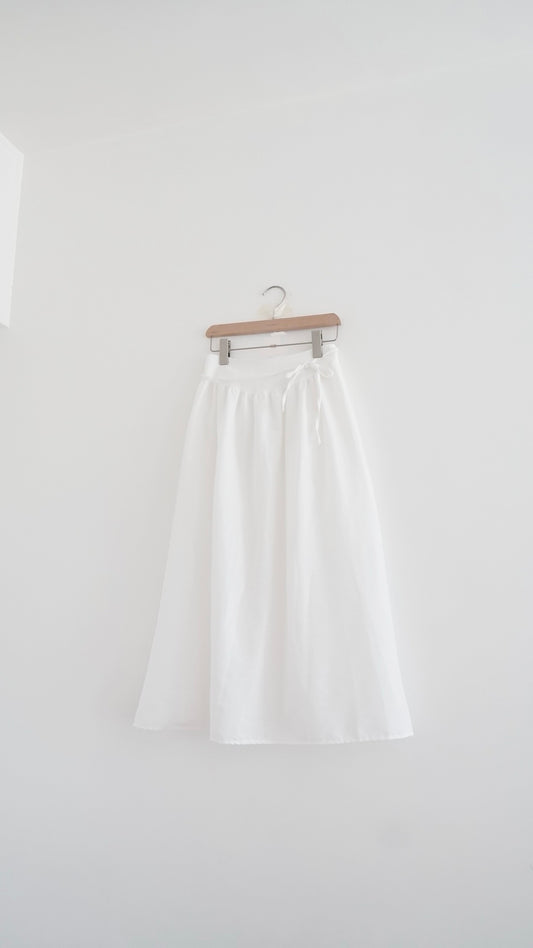 lumi gathered waist flowy maxi skirt in white (pre-order)