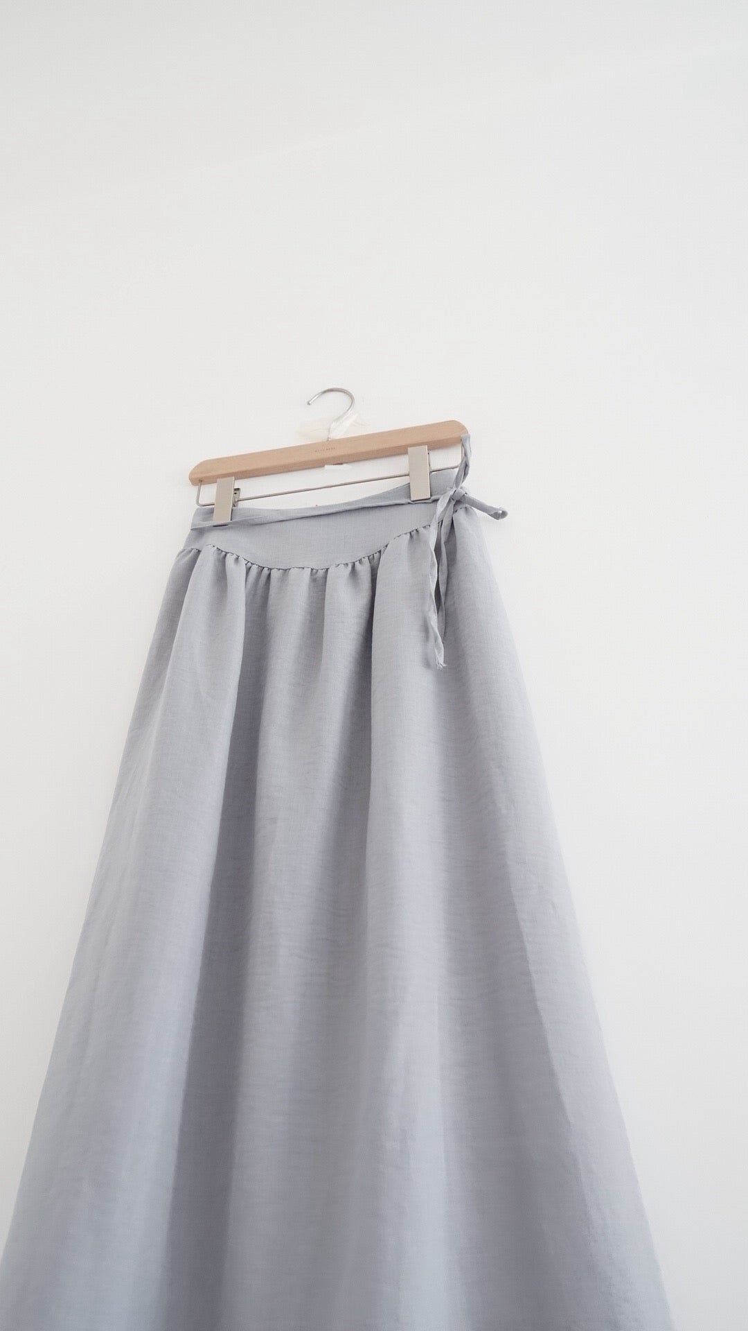 lumi gathered waist flowy maxi skirt in grey (pre-order)