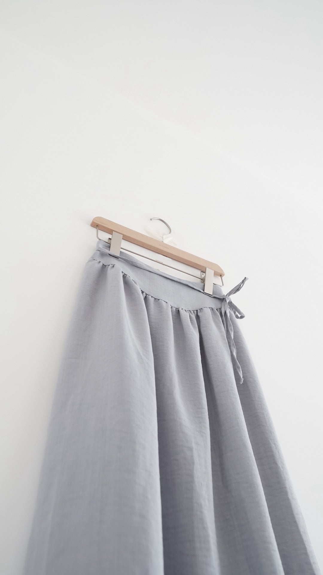 lumi gathered waist flowy maxi skirt in grey (pre-order)