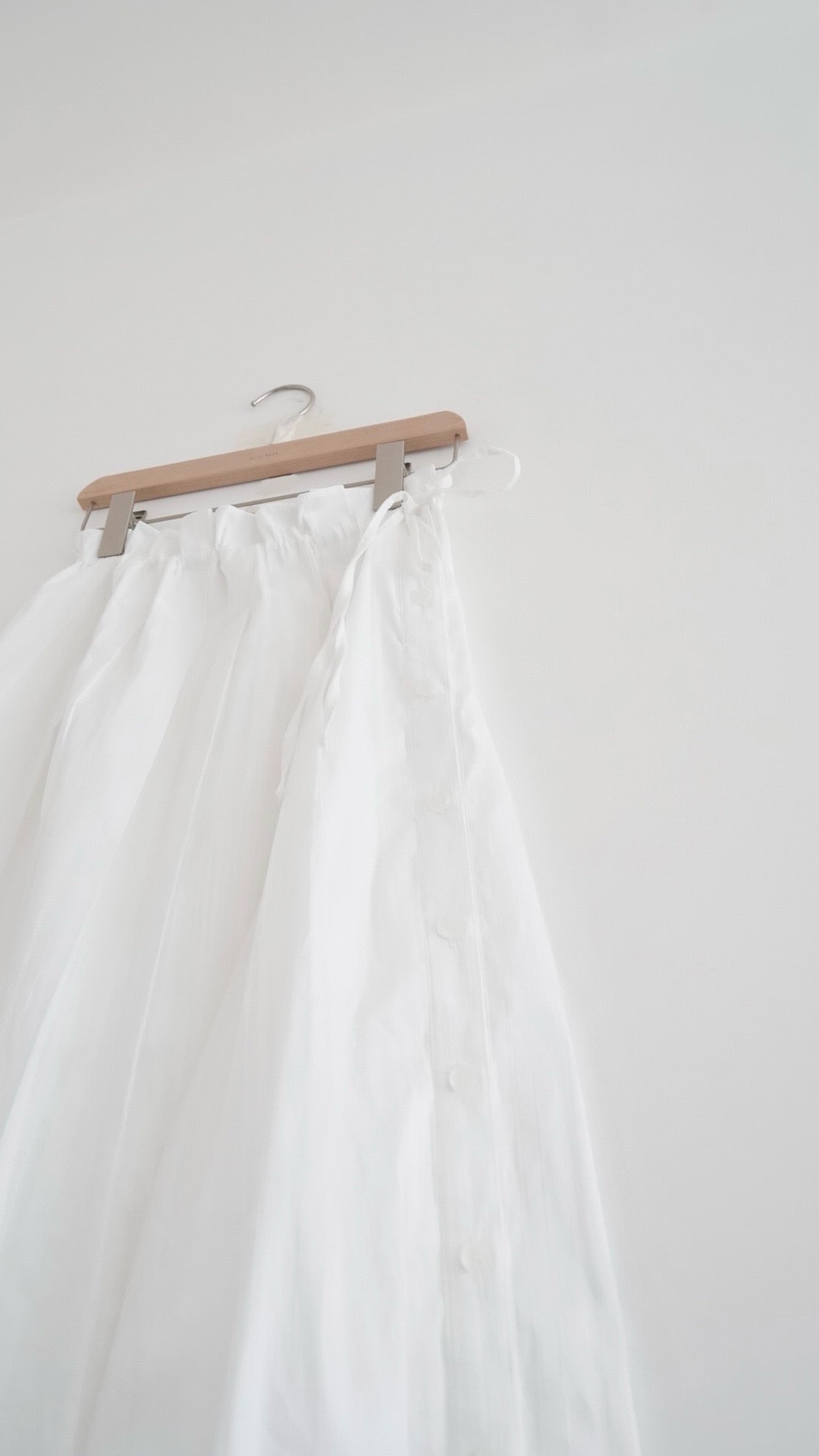 atelier waist pleated maxi skirt in white (pre-order)