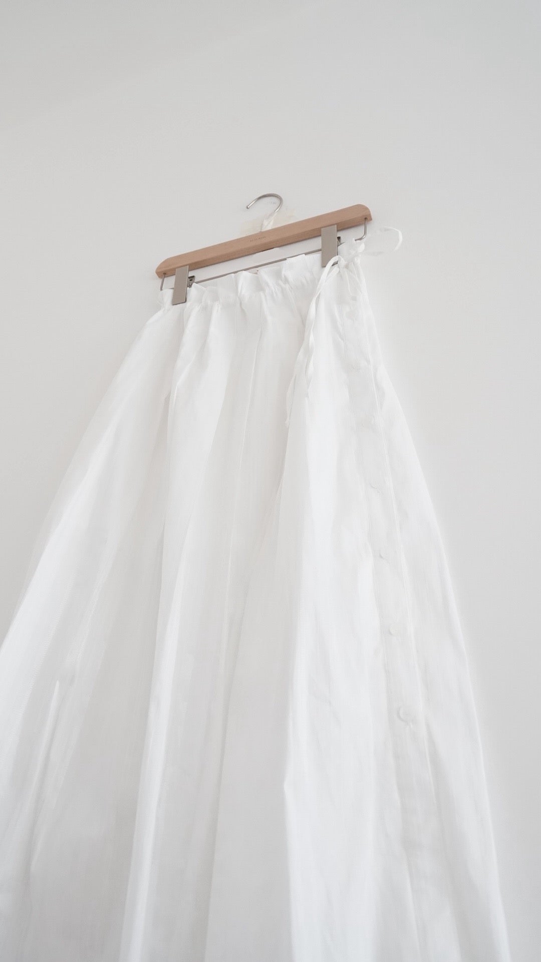 atelier waist pleated maxi skirt in white (pre-order)