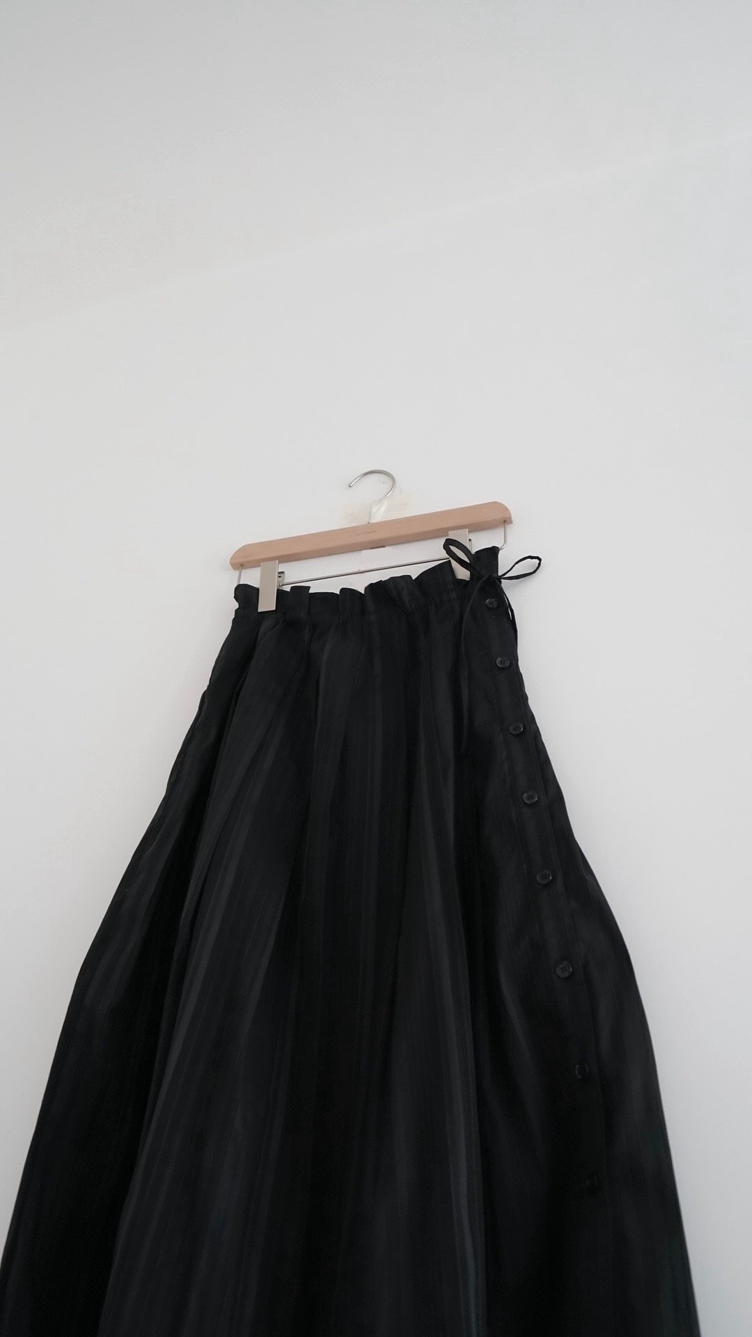 atelier waist pleated maxi skirt in black (pre-order)