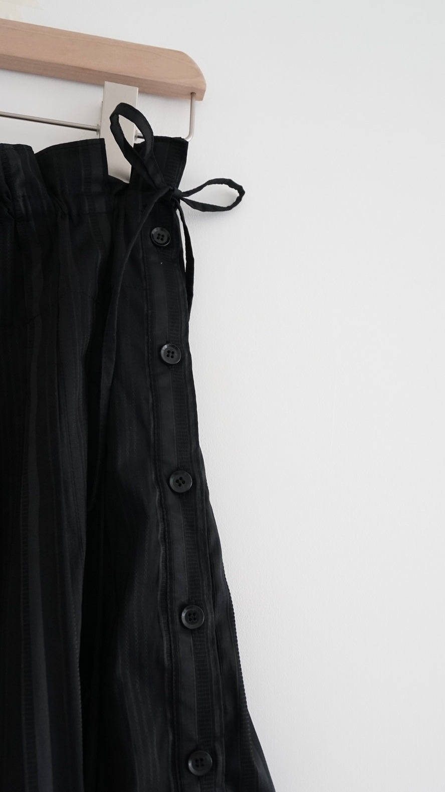 atelier waist pleated maxi skirt in black (pre-order)
