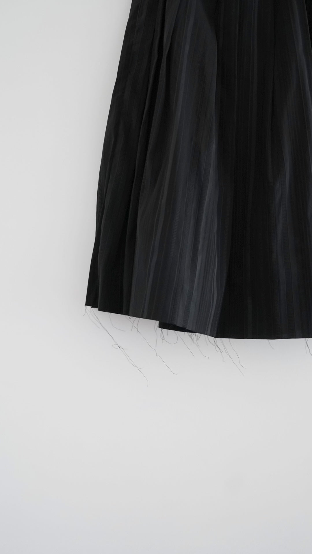 atelier waist pleated maxi skirt in black (pre-order)