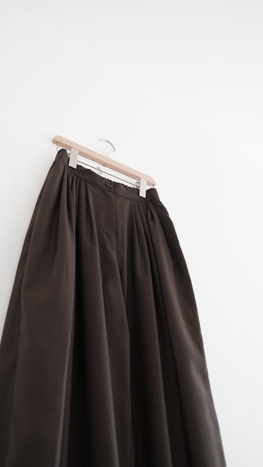 yoru pleated wide-leg trousers in brown (pre-order)