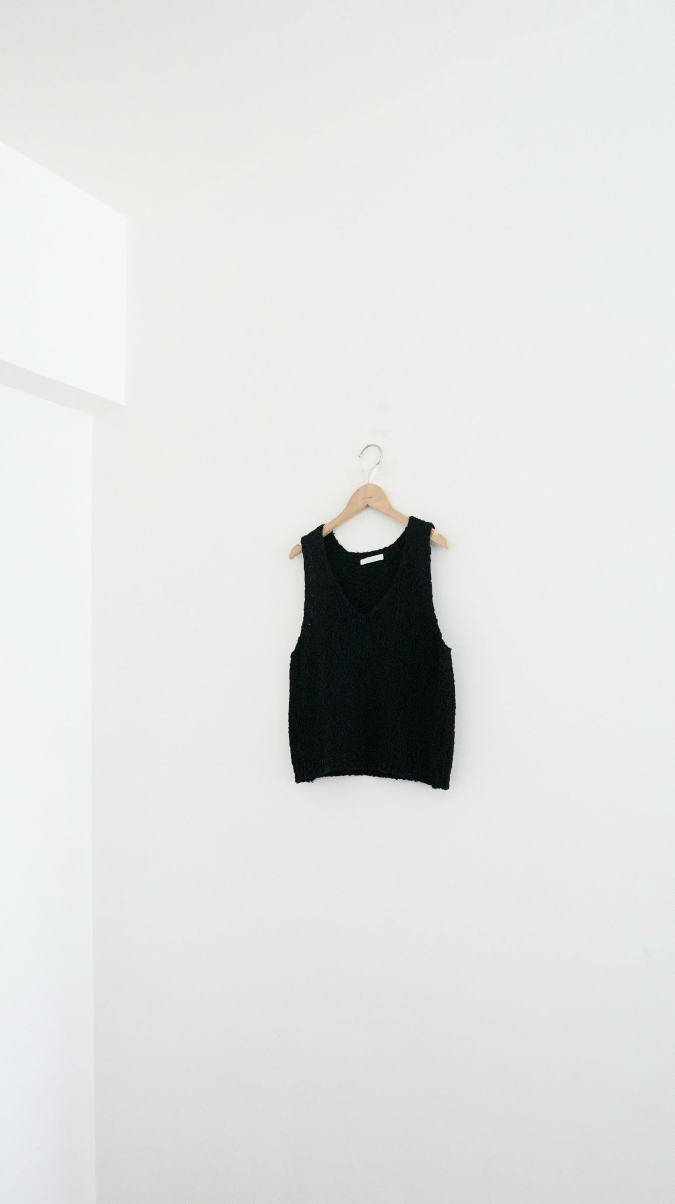 meeh knit vest in black