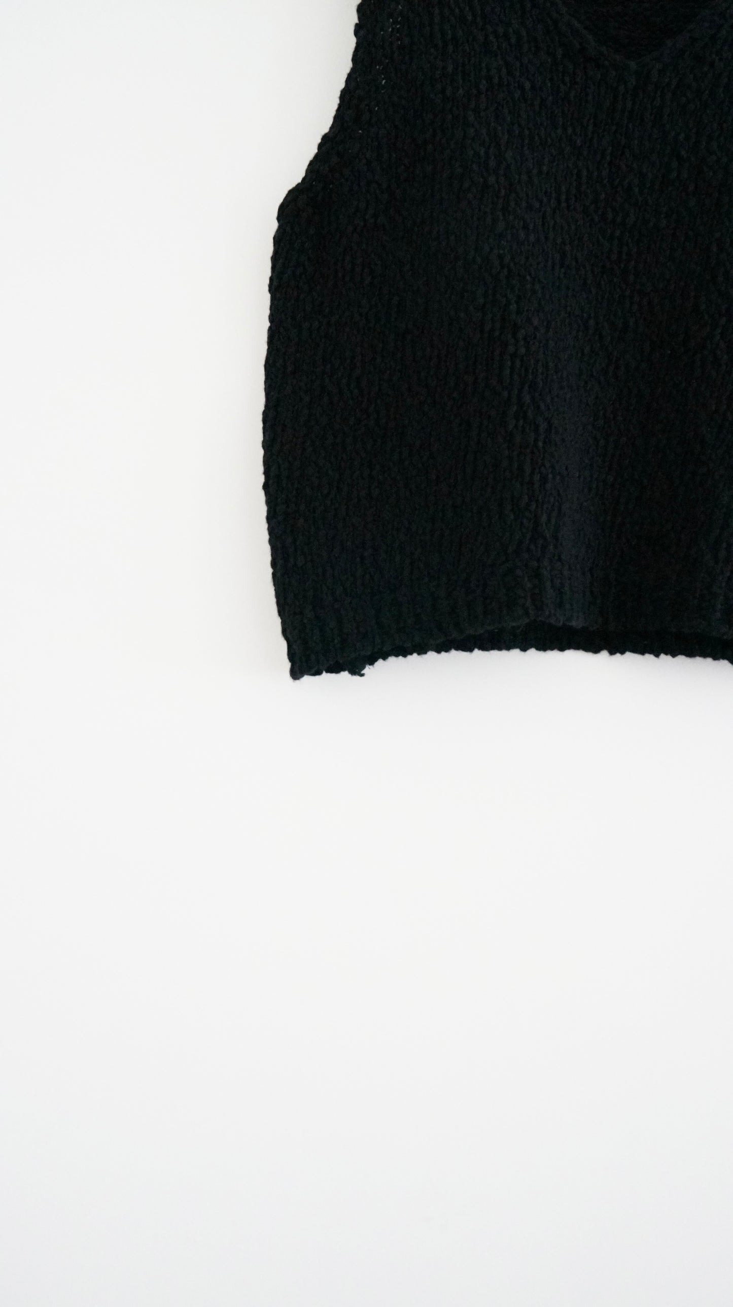meeh knit vest in black