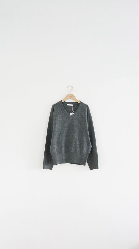 classic v-neck knit in grey (pre-order)