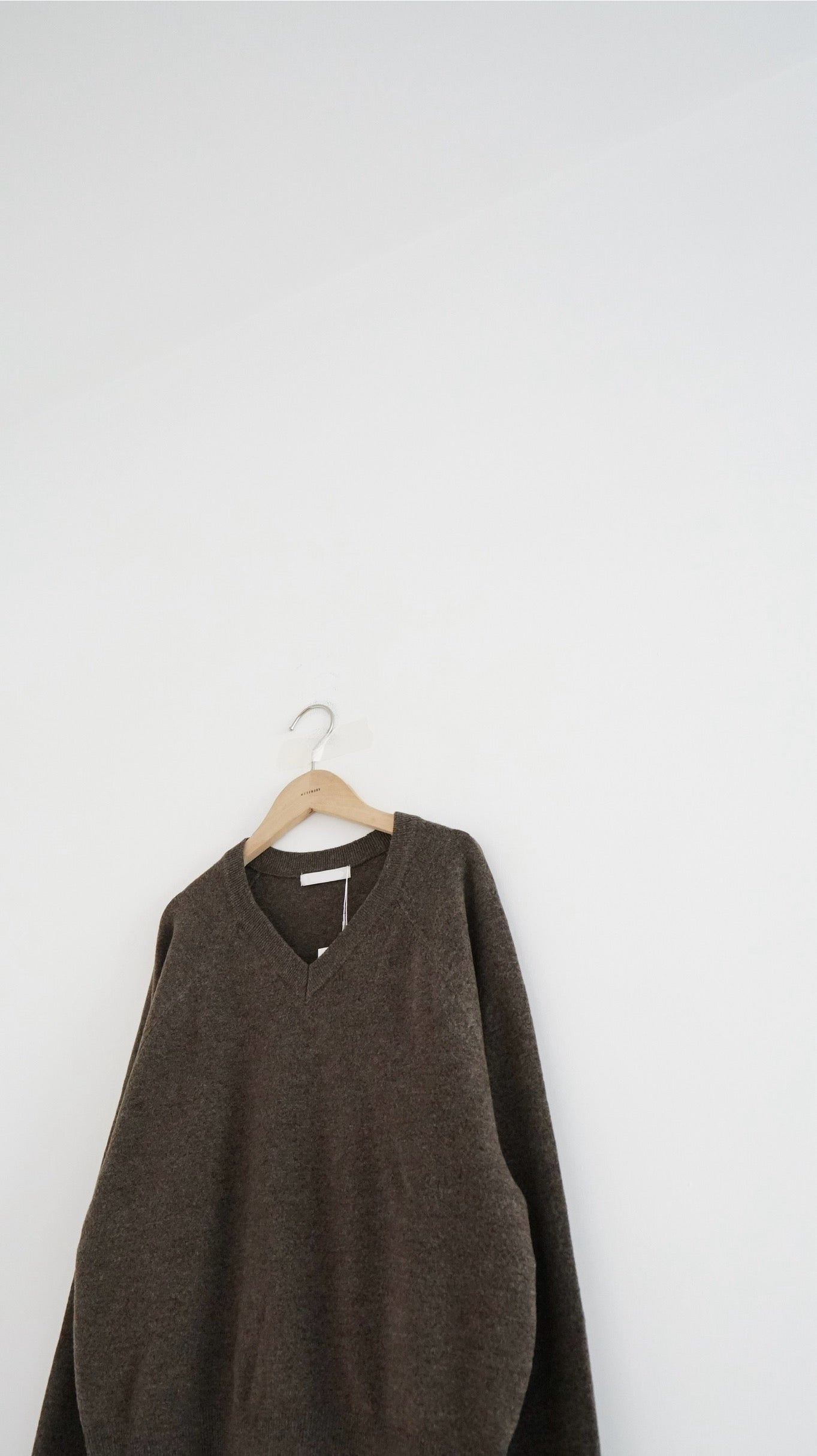 classic v-neck knit in brown (pre-order)