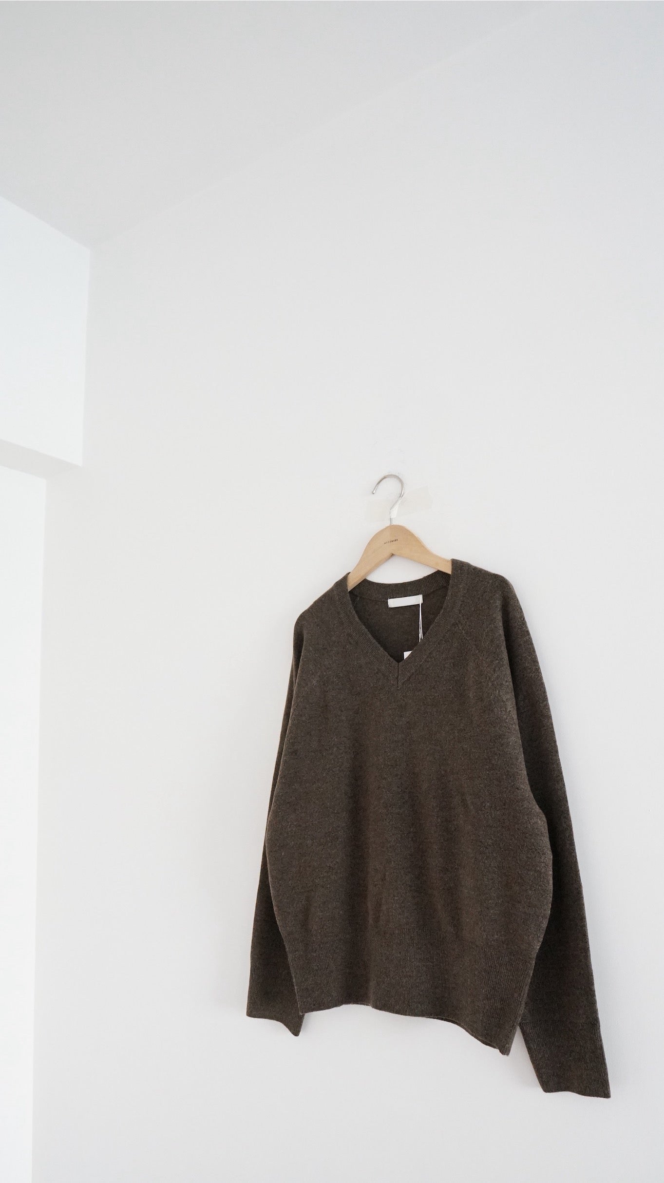classic v-neck knit in brown (pre-order)