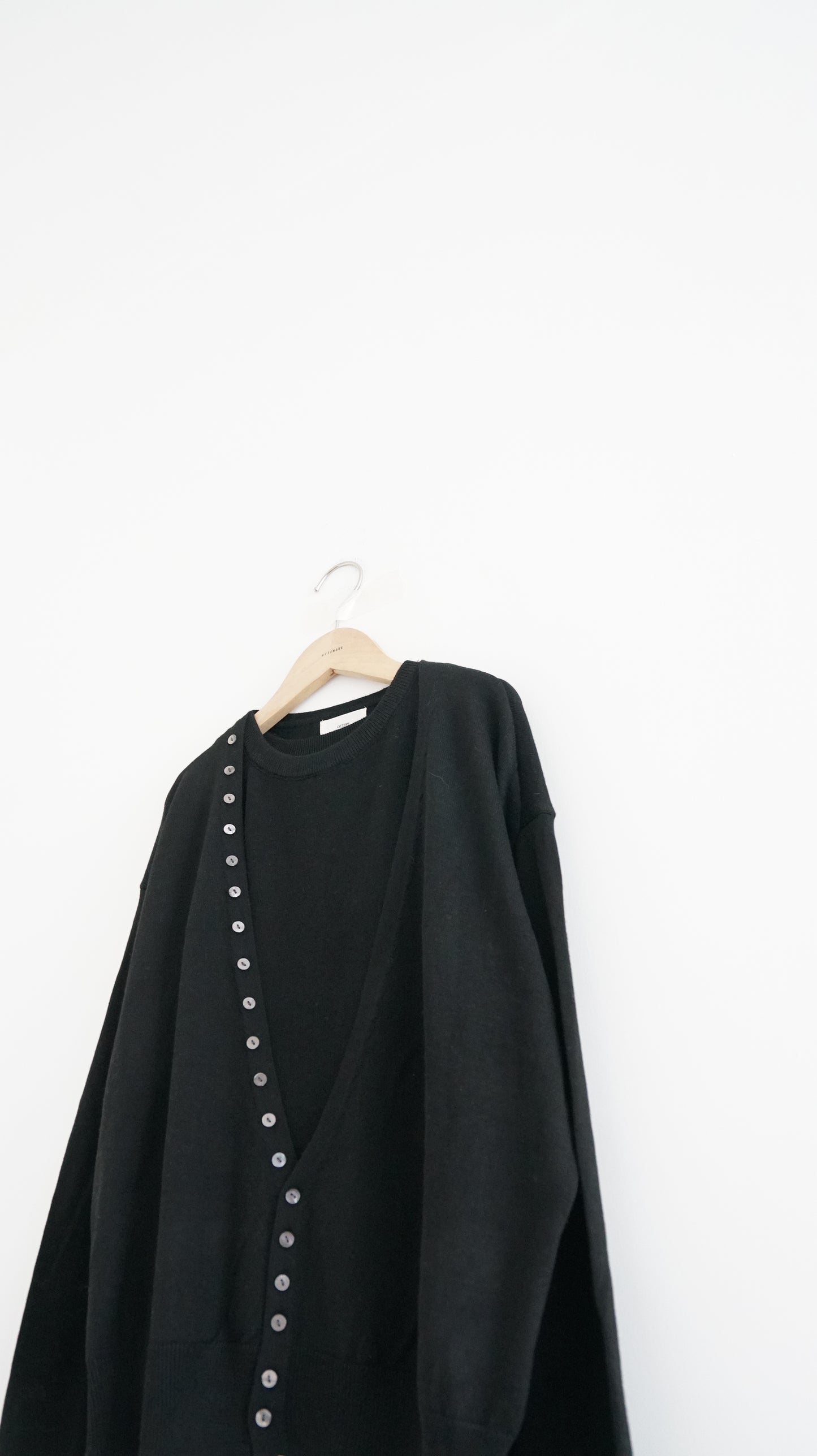 detail button set cardigan in black (pre-order)