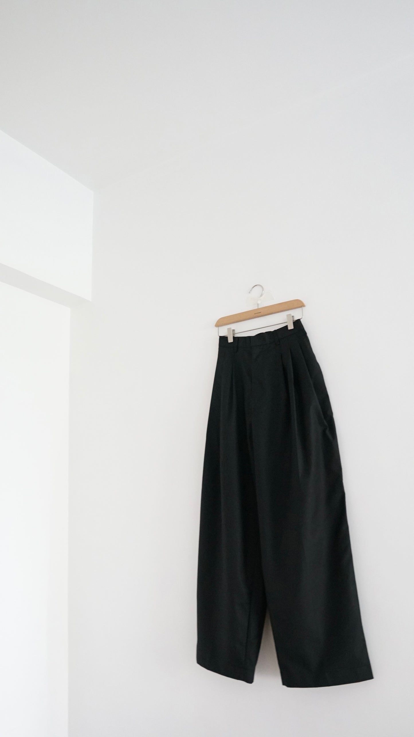 grace pleat pants in black (M)