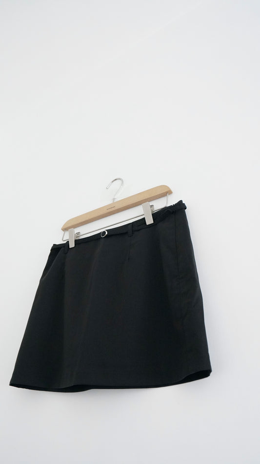 minimalist mini skirt in black