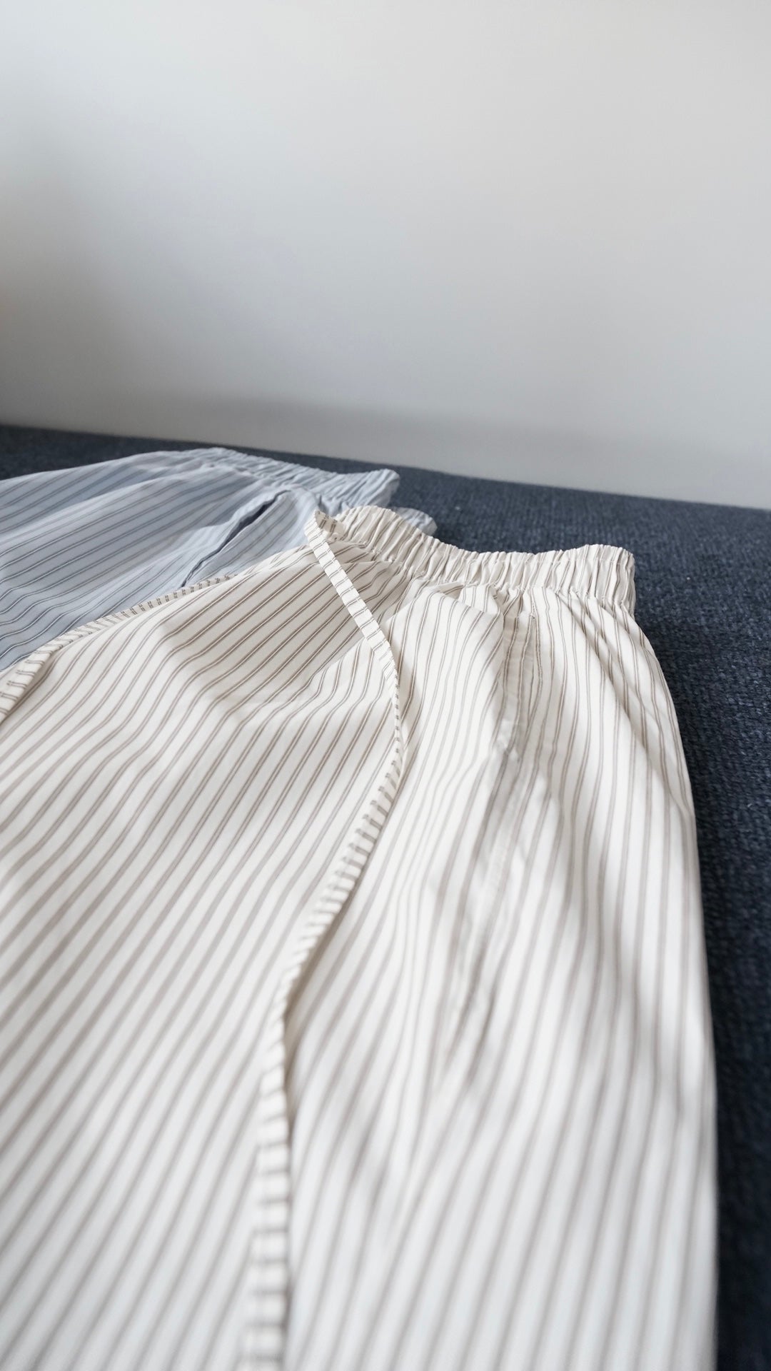 light like striped pants in beige (pre-order)