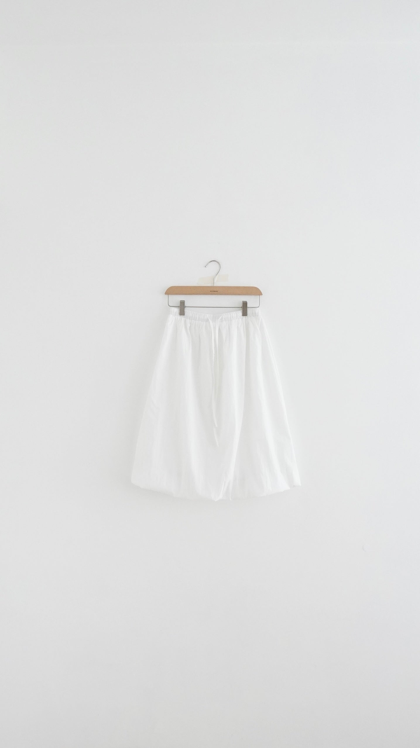 everyday puff midi skirt in white (pre-order)