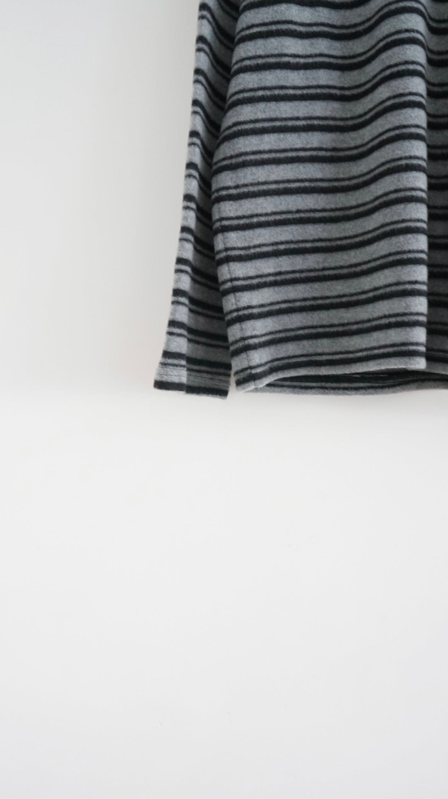 the skagen stripe polo in black x grey (pre-order)