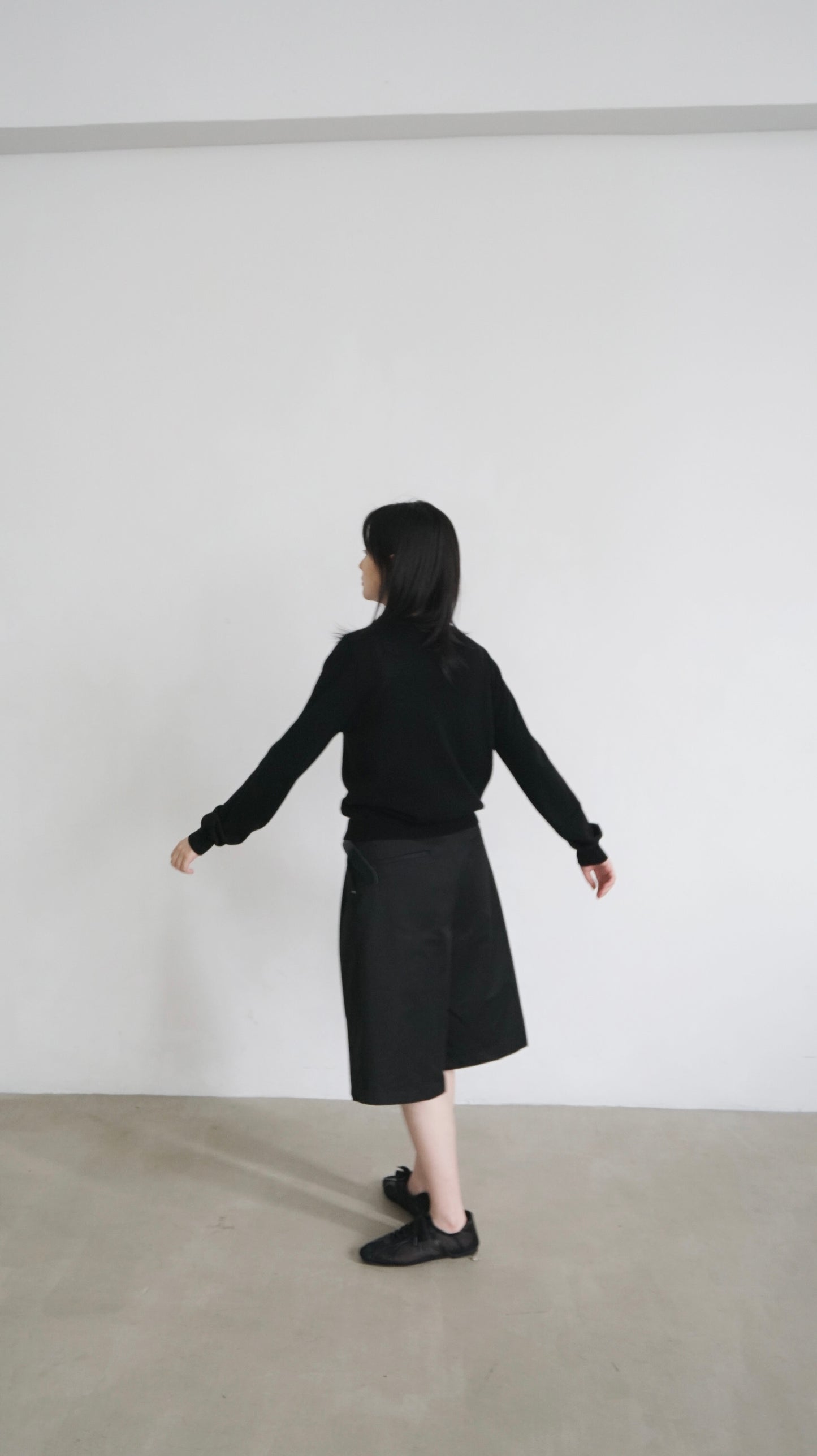 wided-leg suit shorts in black (pre-order)